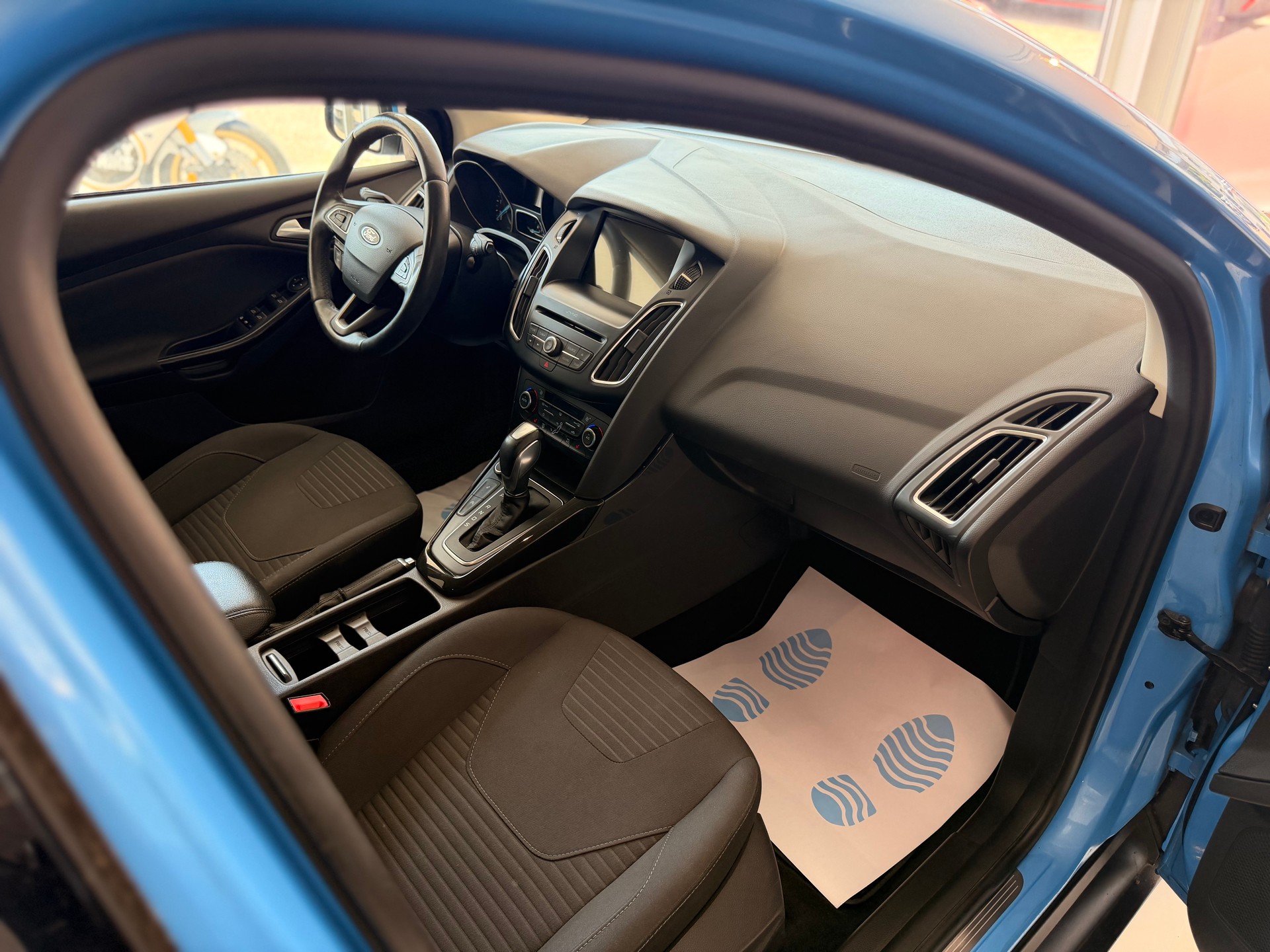 FORD Focus 2.0 TDCi Titanium Powershift-image-17