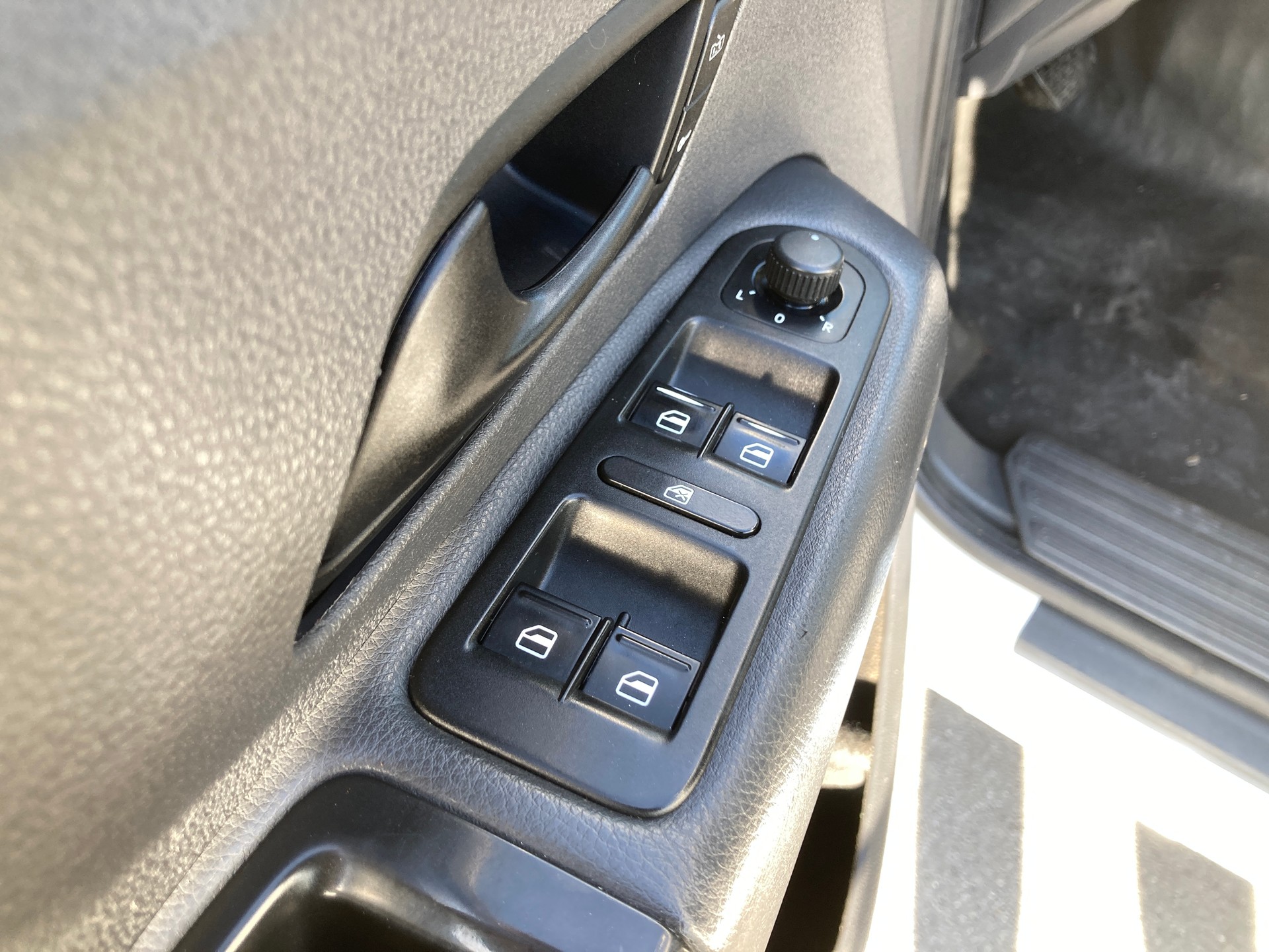 VW Amarok 2.0 BiTDI Startline 4Motion permanent A mit Anhänherkupplung-image-9
