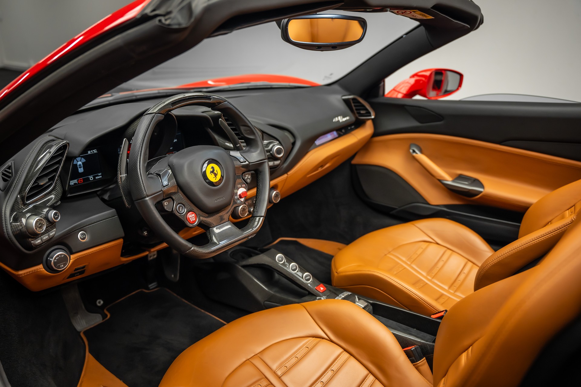 FERRARI * 488 SPIDER * FULL CARBON INNEN & AUSSEN * SAMMLERFAHRZEUG MIT 9400KM * FRISCH AB FERRARI SERVICE * FERRARI APPROVED GARANTIE *-image-14
