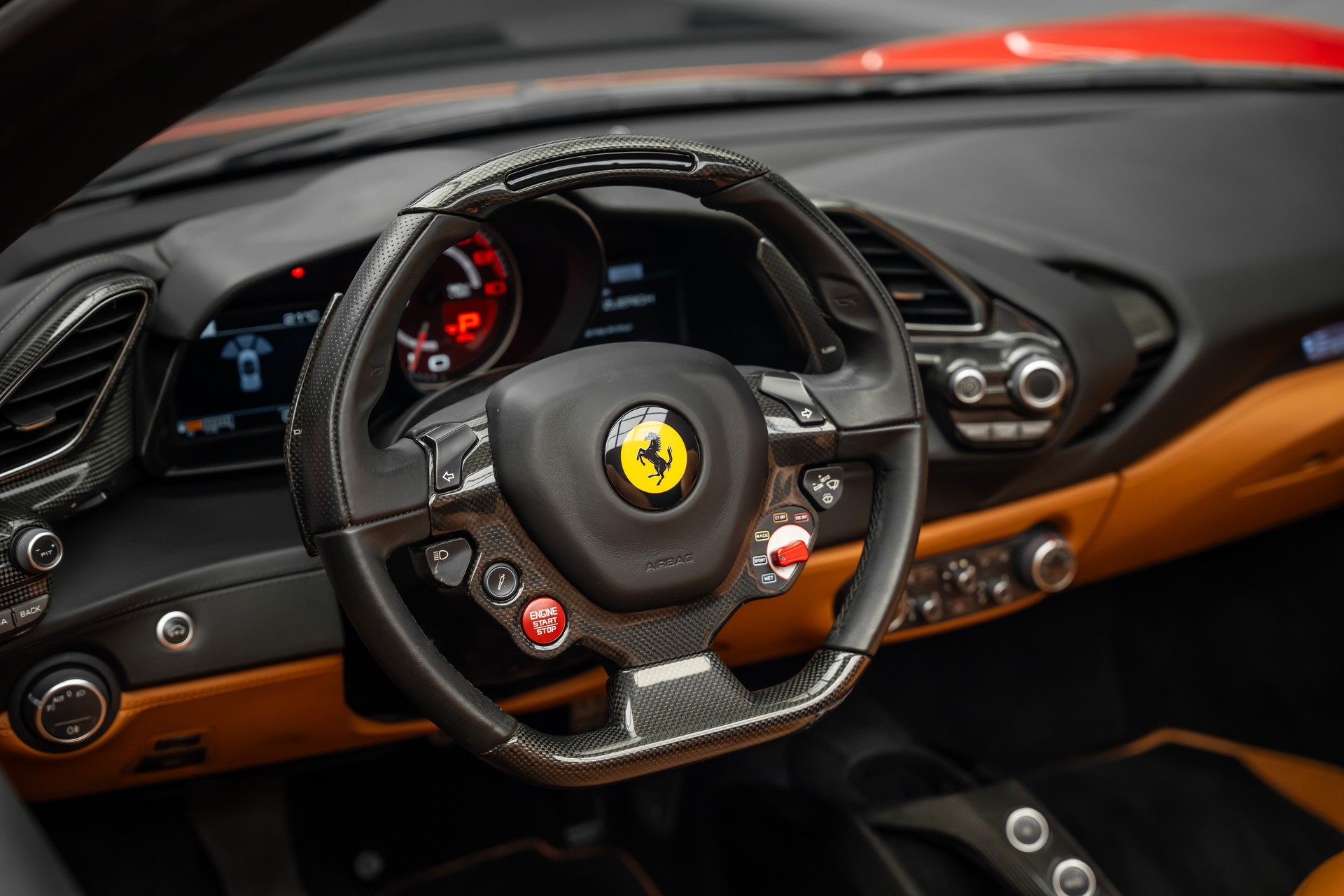 FERRARI * 488 SPIDER * FULL CARBON INNEN & AUSSEN * SAMMLERFAHRZEUG MIT 9400KM * FRISCH AB FERRARI SERVICE * FERRARI APPROVED GARANTIE *-image-22