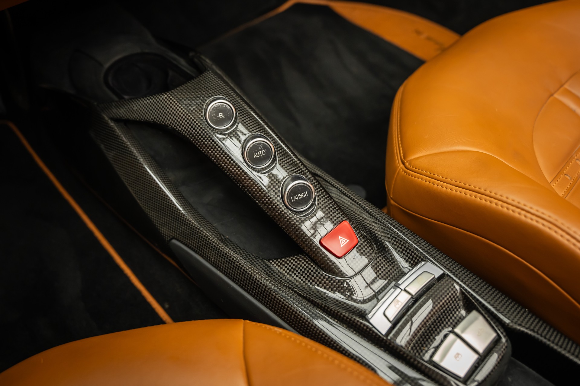 FERRARI * 488 SPIDER * FULL CARBON INNEN & AUSSEN * SAMMLERFAHRZEUG MIT 9400KM * FRISCH AB FERRARI SERVICE * FERRARI APPROVED GARANTIE *-image-27