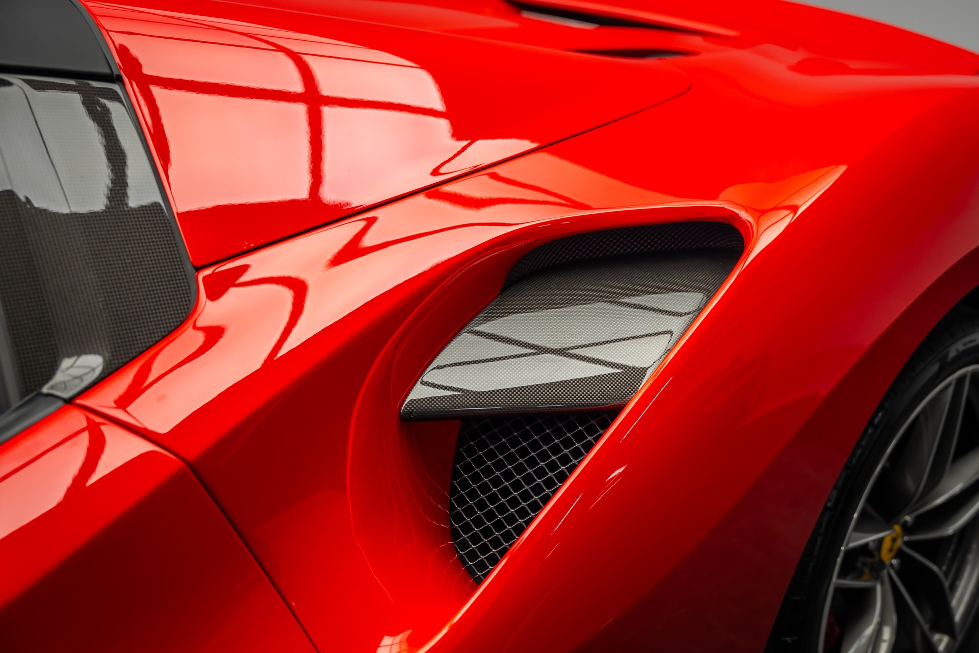 FERRARI * 488 SPIDER * FULL CARBON INNEN & AUSSEN * SAMMLERFAHRZEUG MIT 9400KM * FRISCH AB FERRARI SERVICE * FERRARI APPROVED GARANTIE *-image-10