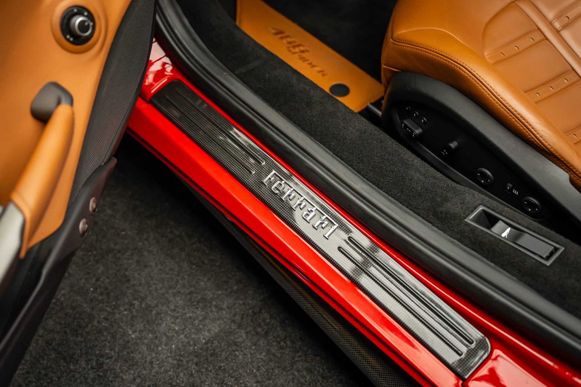 FERRARI * 488 SPIDER * FULL CARBON INNEN & AUSSEN * SAMMLERFAHRZEUG MIT 9400KM * FRISCH AB FERRARI SERVICE * FERRARI APPROVED GARANTIE *-image-17