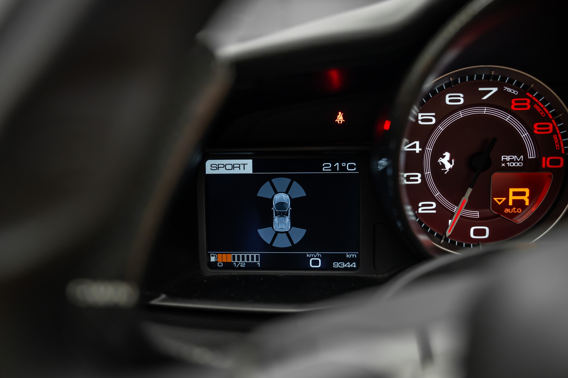 FERRARI * 488 SPIDER * FULL CARBON INNEN & AUSSEN * SAMMLERFAHRZEUG MIT 9400KM * FRISCH AB FERRARI SERVICE * FERRARI APPROVED GARANTIE *-image-28