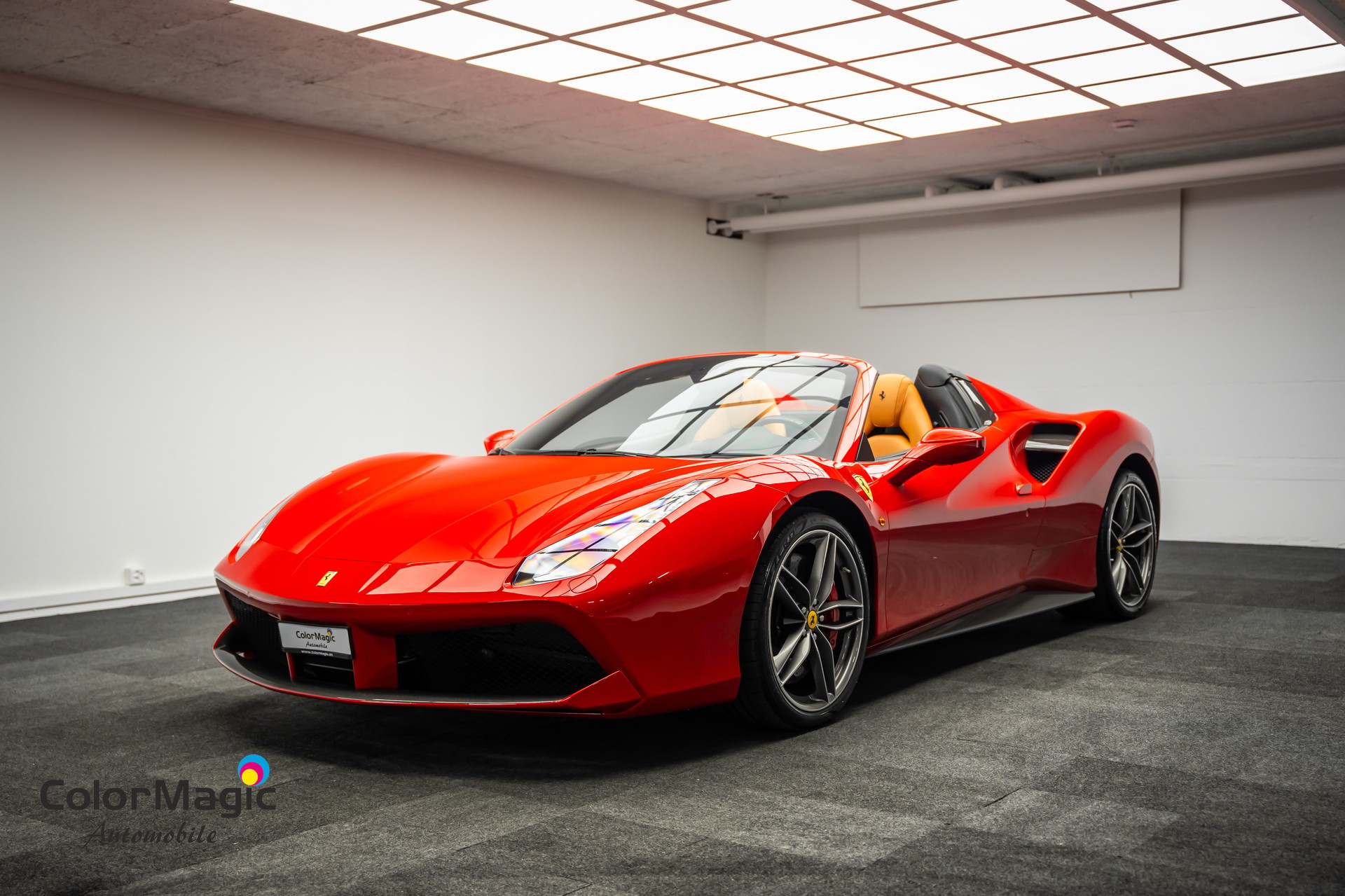 FERRARI * 488 SPIDER * FULL CARBON INNEN & AUSSEN * SAMMLERFAHRZEUG MIT 9400KM * FRISCH AB FERRARI SERVICE * FERRARI APPROVED GARANTIE *