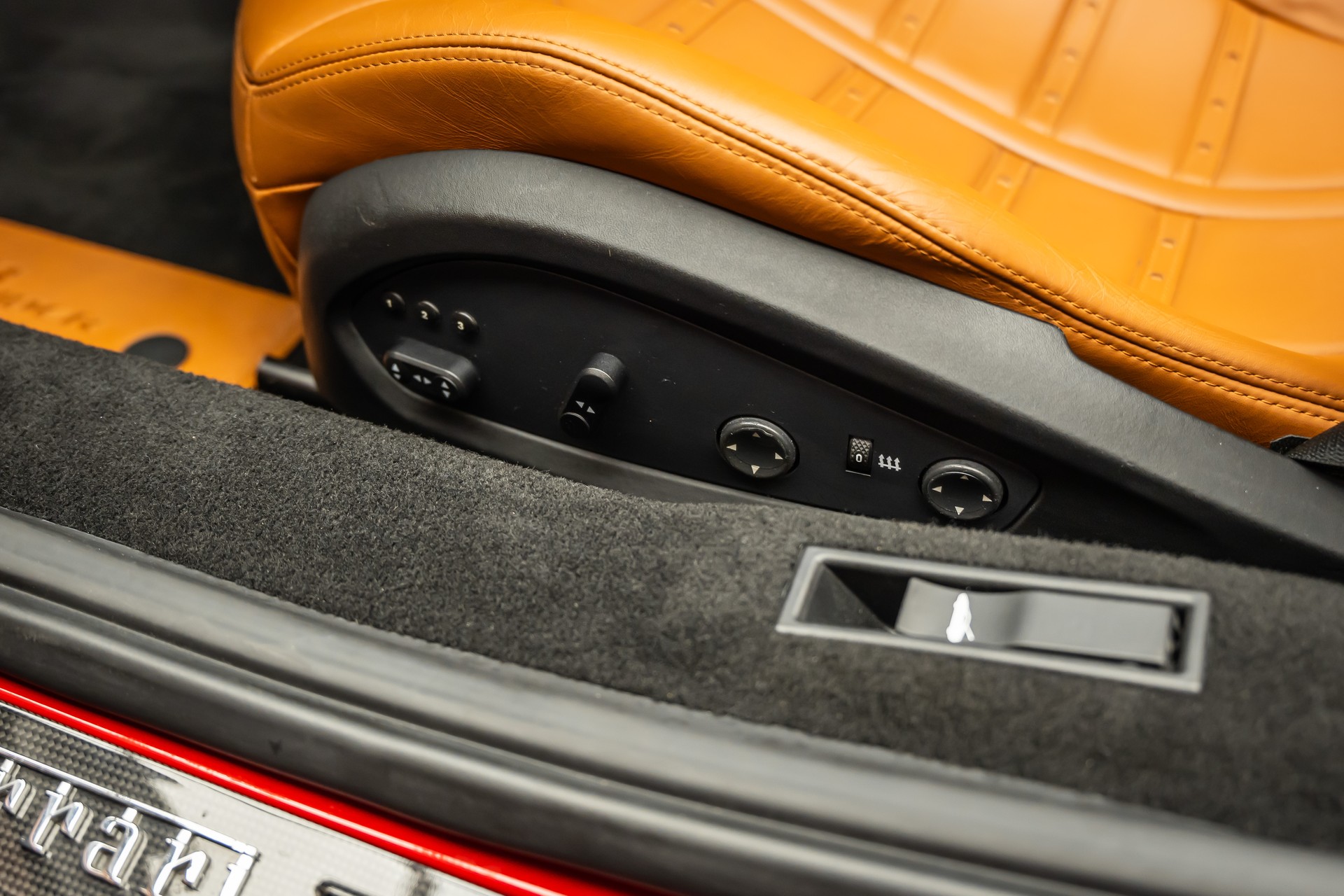 FERRARI * 488 SPIDER * FULL CARBON INNEN & AUSSEN * SAMMLERFAHRZEUG MIT 9400KM * FRISCH AB FERRARI SERVICE * FERRARI APPROVED GARANTIE *-image-18