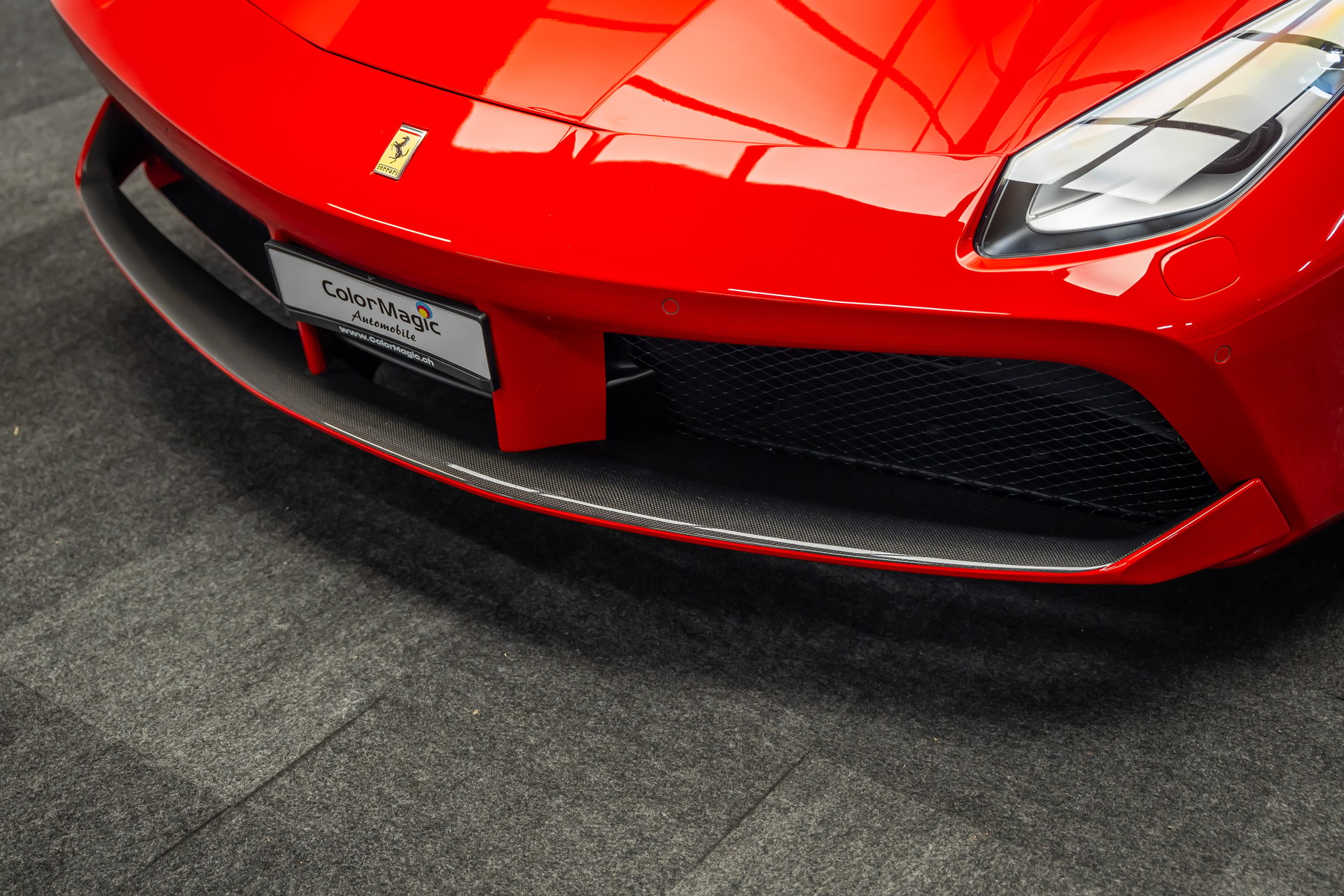 FERRARI * 488 SPIDER * FULL CARBON INNEN & AUSSEN * SAMMLERFAHRZEUG MIT 9400KM * FRISCH AB FERRARI SERVICE * FERRARI APPROVED GARANTIE *-image-9