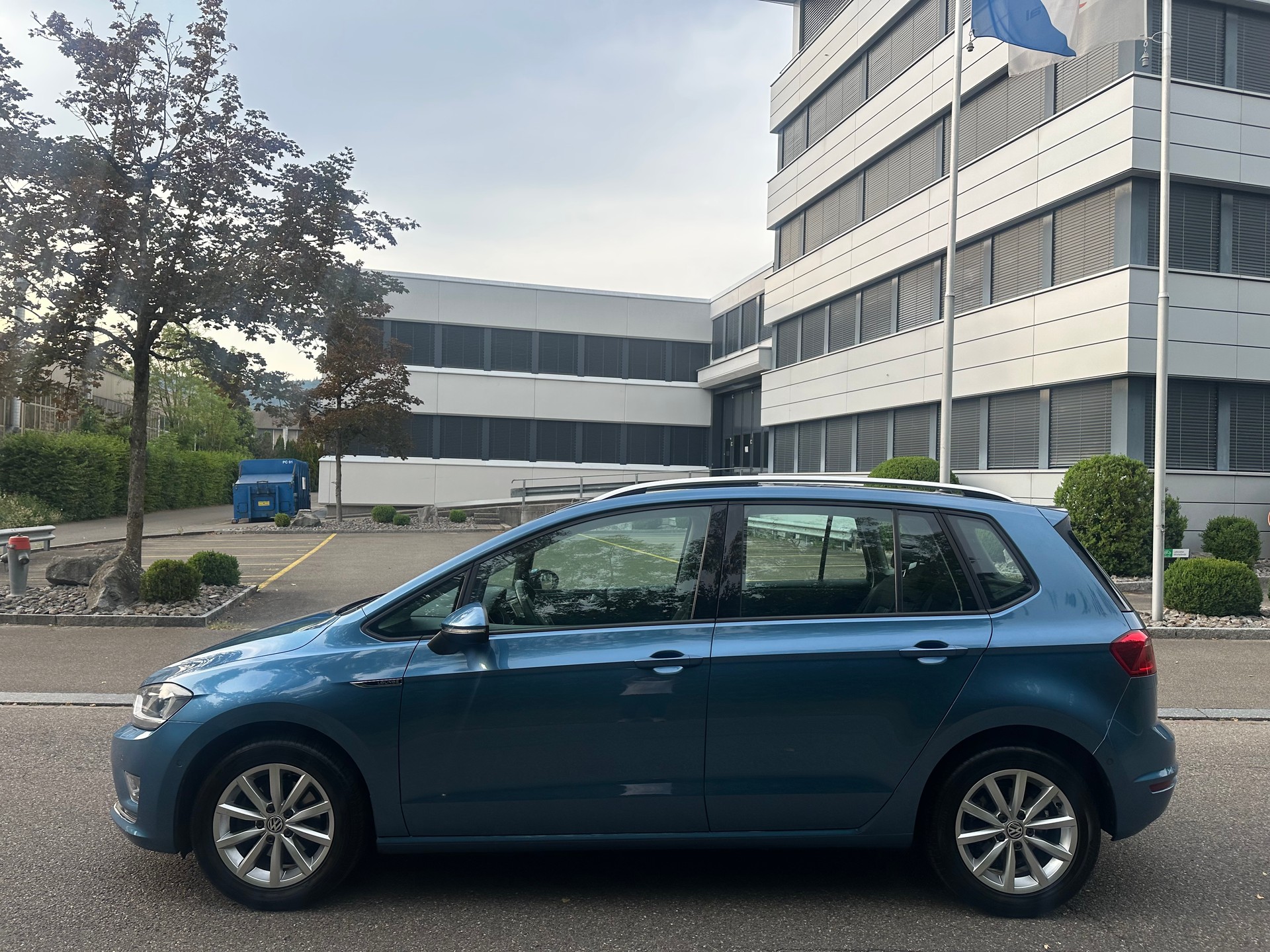 VW Golf Sportsvan 1.4 TSI Lounge DSG-image-6
