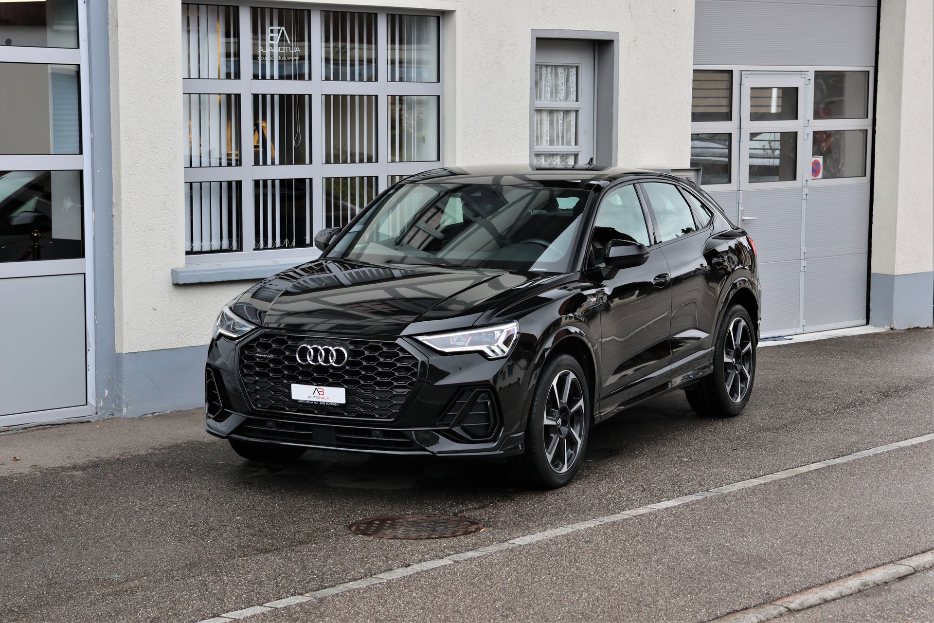 AUDI Q3 Sportback 40 TFSI S line quattro S-tronic (CH)-image-0