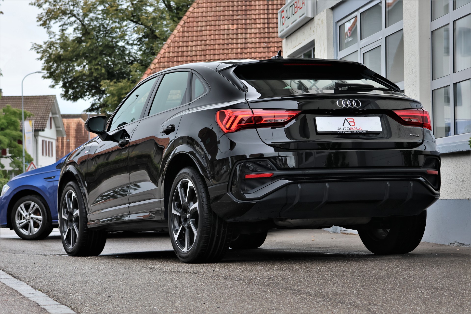 AUDI Q3 Sportback 40 TFSI S line quattro S-tronic (CH)-image-2