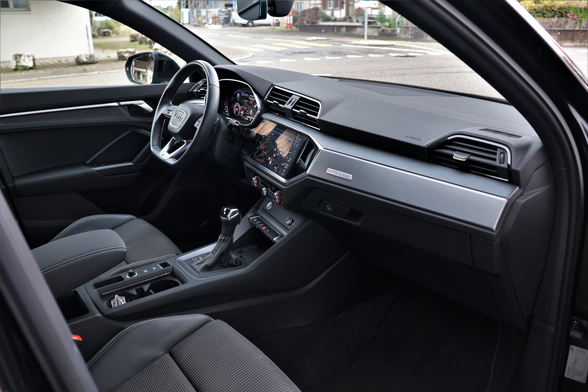 AUDI Q3 Sportback 40 TFSI S line quattro S-tronic (CH)-image-15