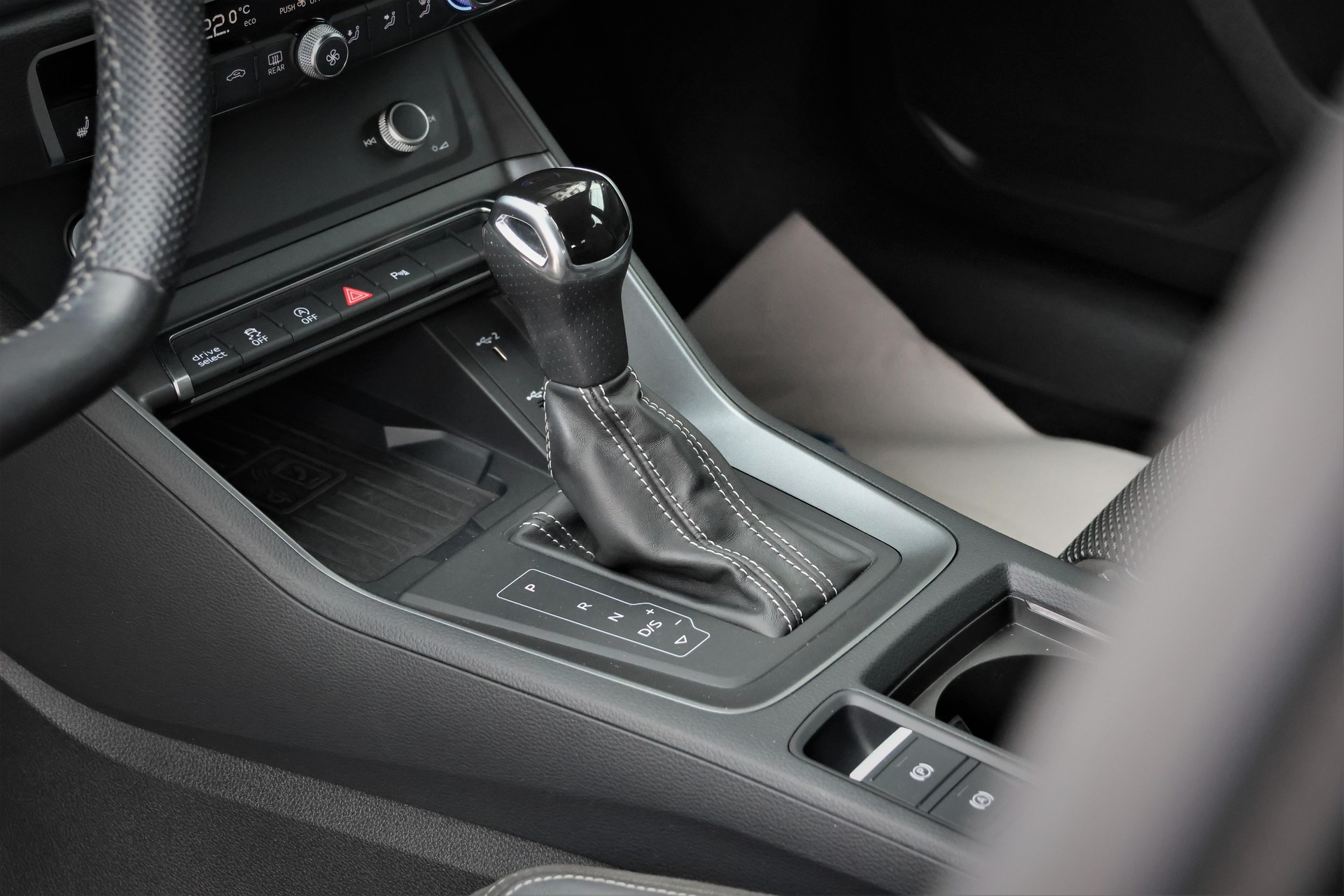 AUDI Q3 Sportback 40 TFSI S line quattro S-tronic (CH)-image-10