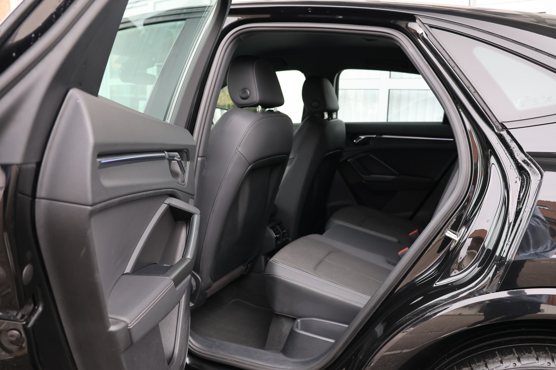 AUDI Q3 Sportback 40 TFSI S line quattro S-tronic (CH)-image-11
