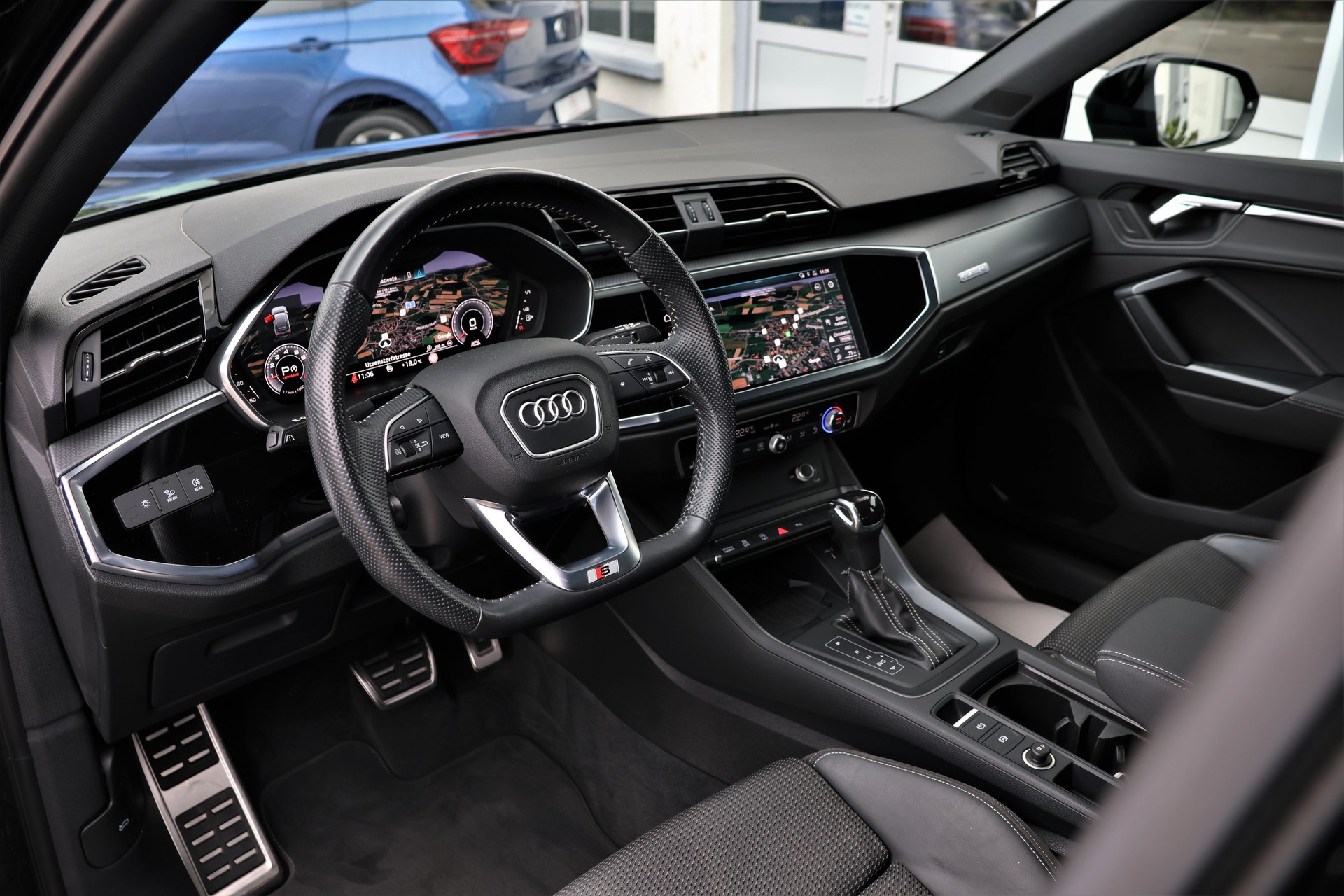 AUDI Q3 Sportback 40 TFSI S line quattro S-tronic (CH)-image-9