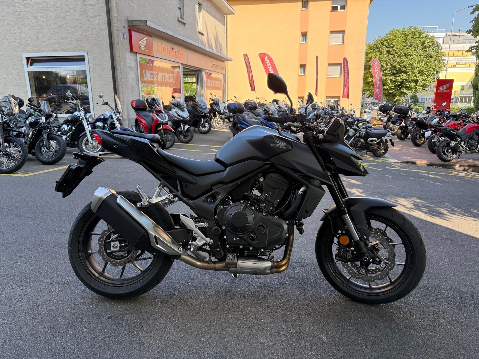 HONDA CB 750 Hornet-showroom-element-3