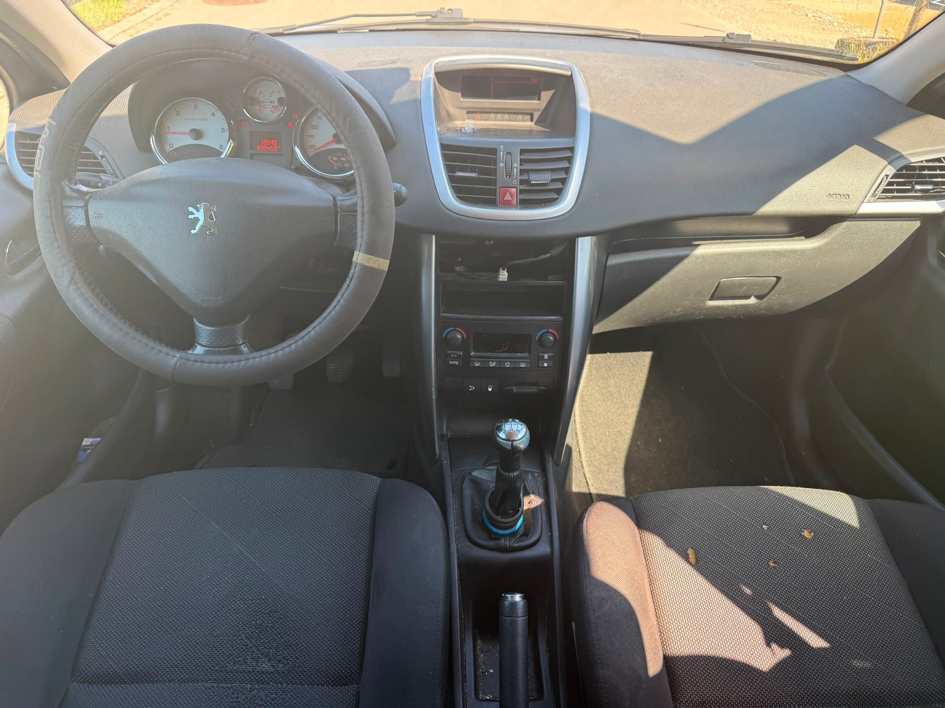 PEUGEOT 207 1.6 HDI XSI-image-10