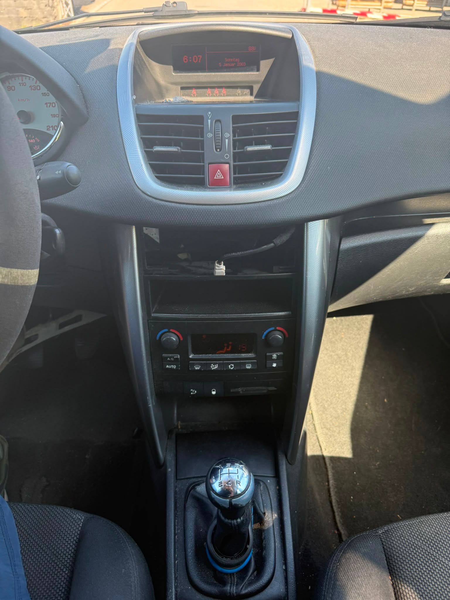 PEUGEOT 207 1.6 HDI XSI-image-13