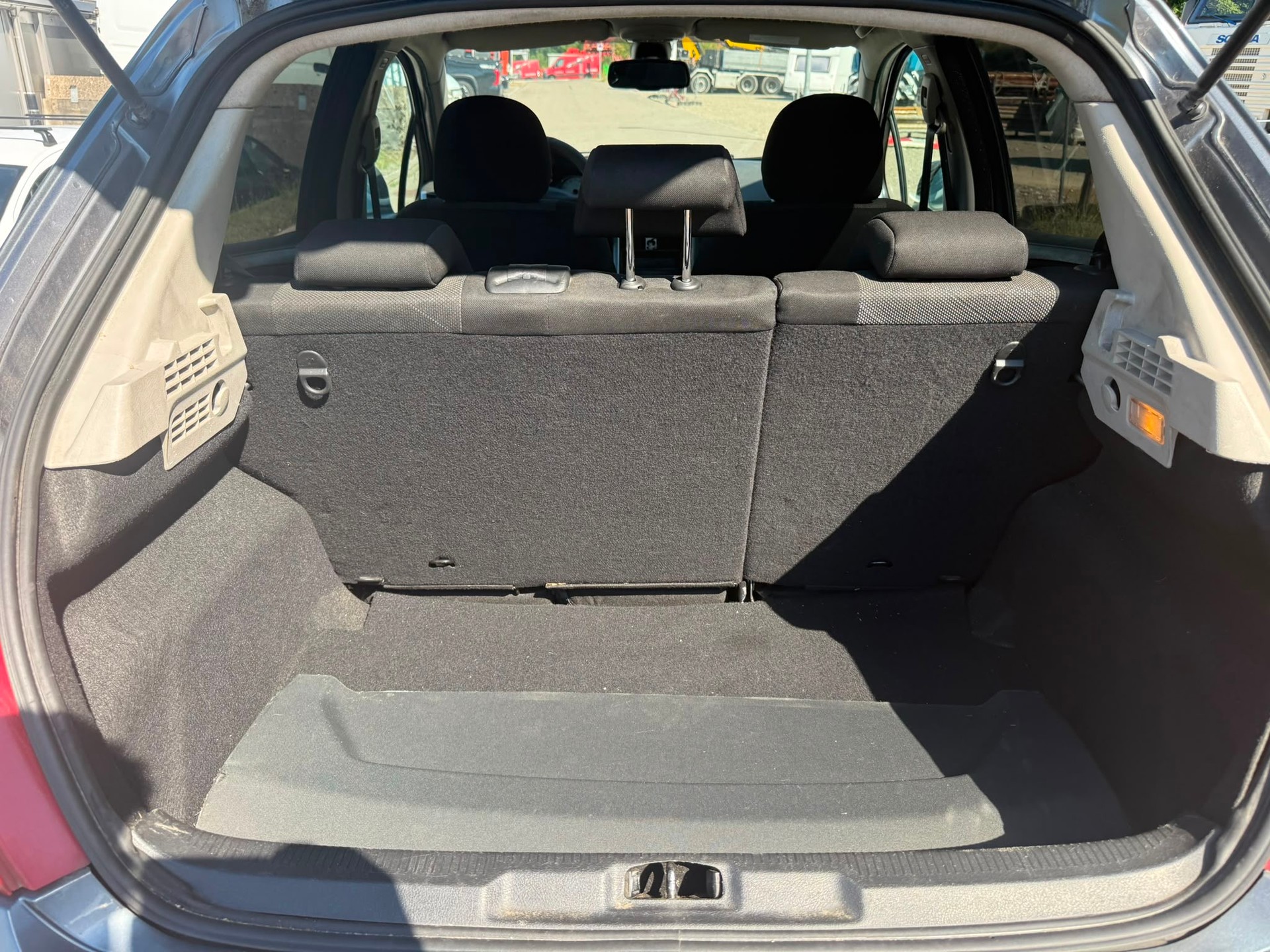PEUGEOT 207 1.6 HDI XSI-image-9