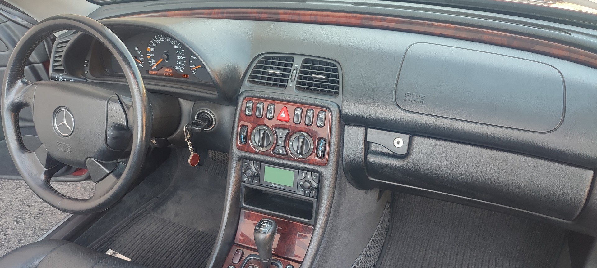MERCEDES-BENZ CLK 320 Elégance Automatic-image-19