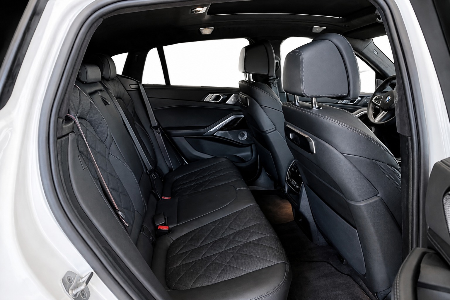 BMW X6 M60i M Sport Pro xDrive 48V Steptronic-image-15