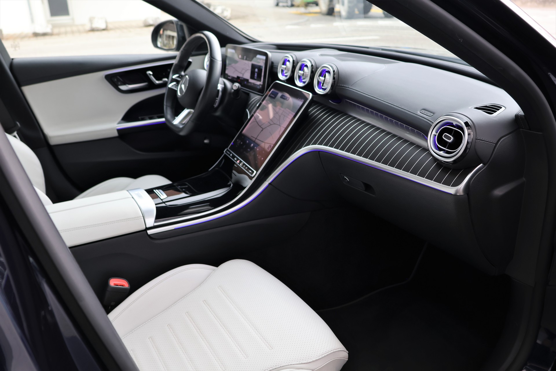MERCEDES-BENZ C 220 d 4Matic AMG Line (CH)-image-19