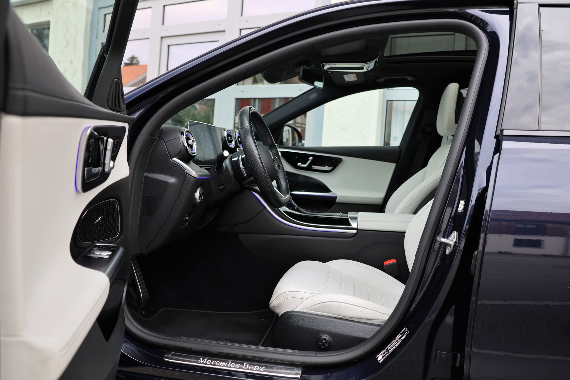MERCEDES-BENZ C 220 d 4Matic AMG Line (CH)-image-8