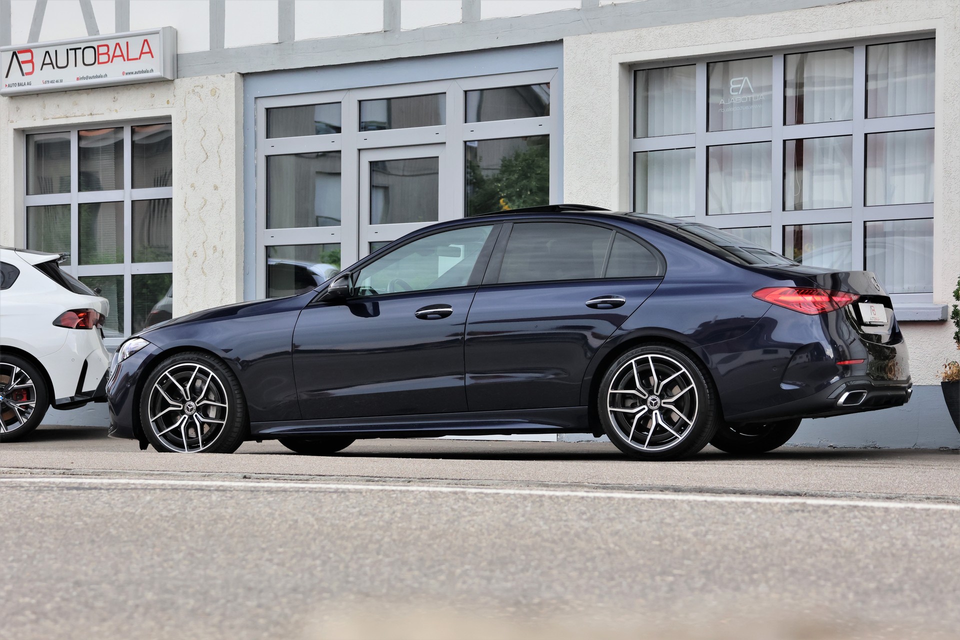 MERCEDES-BENZ C 220 d 4Matic AMG Line (CH)-image-3