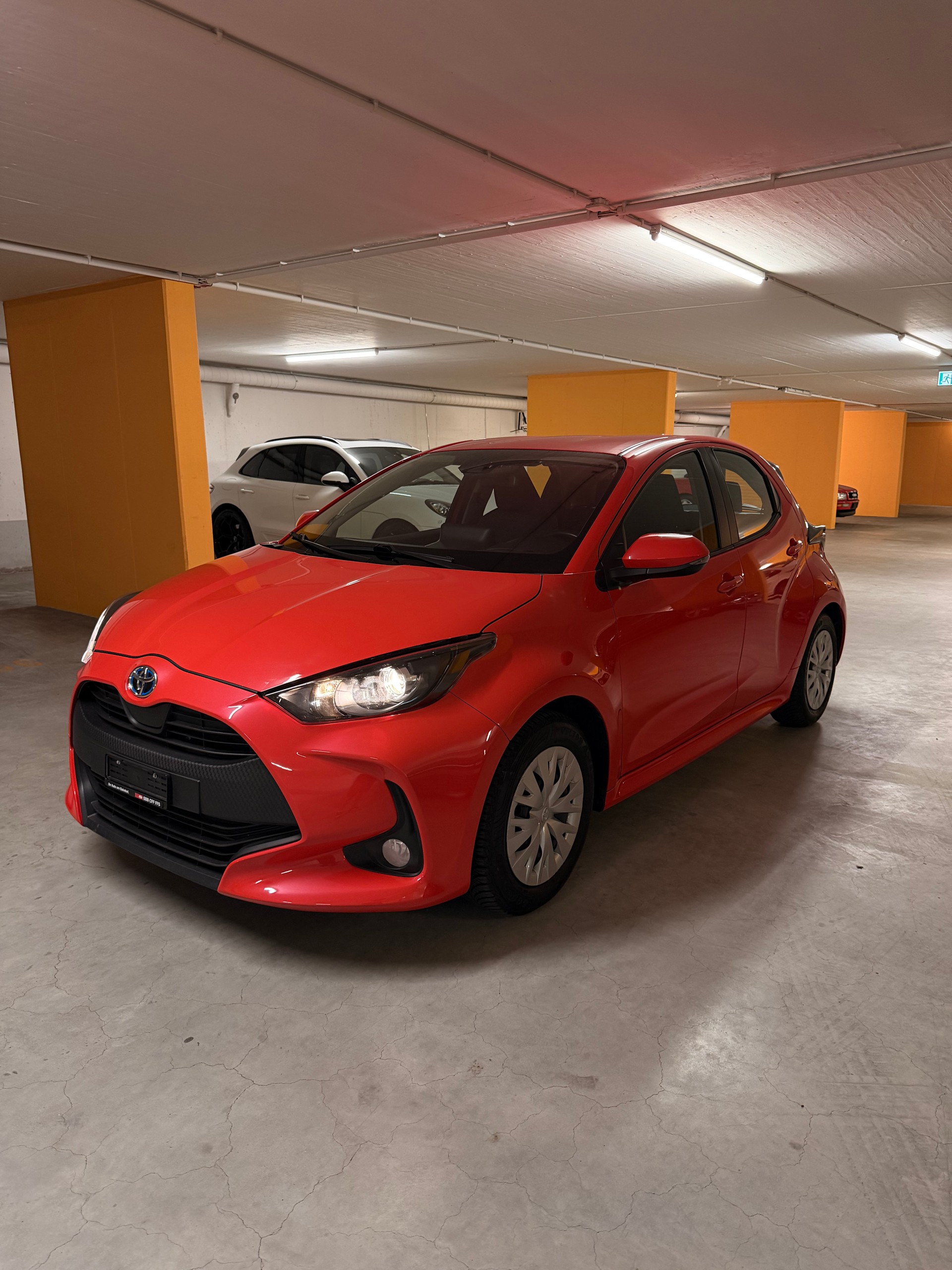 TOYOTA Yaris 1.5 Active e-CVT-image-1