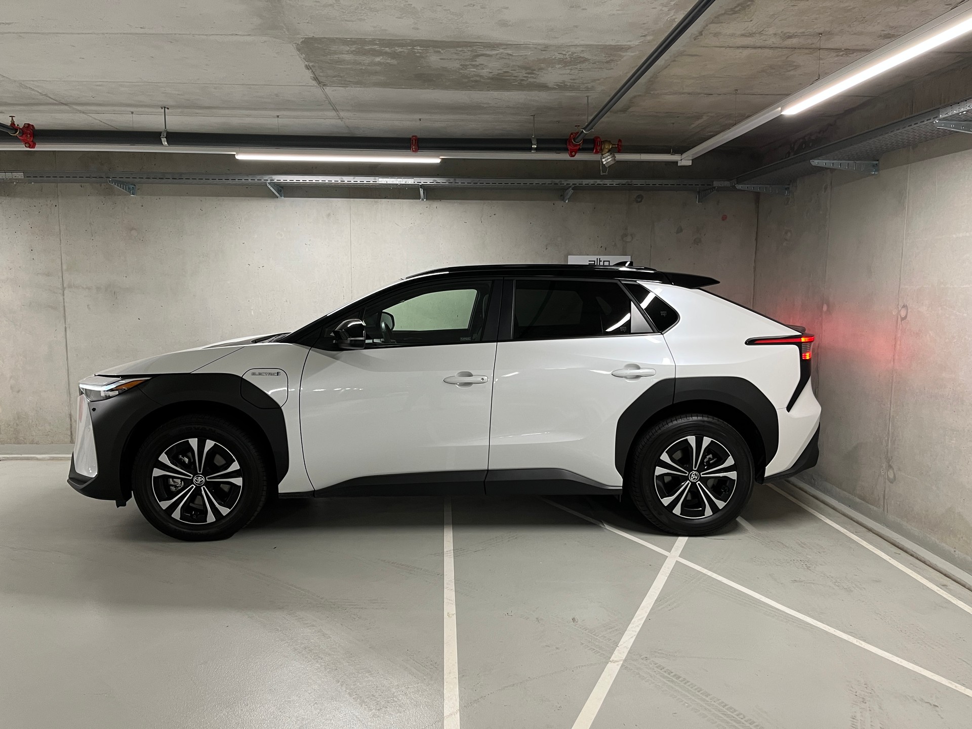 TOYOTA bZ4X Style 71,4 kWh 4WD-image-1
