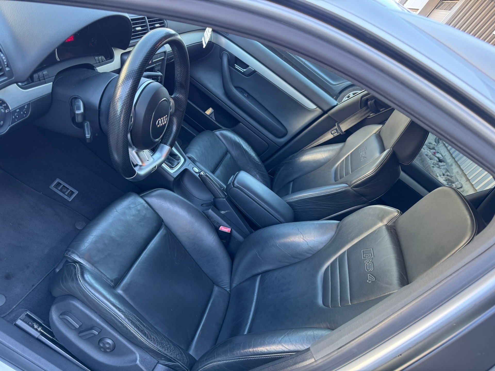 AUDI RS4 Avant 4.2 V8 quattro-image-8