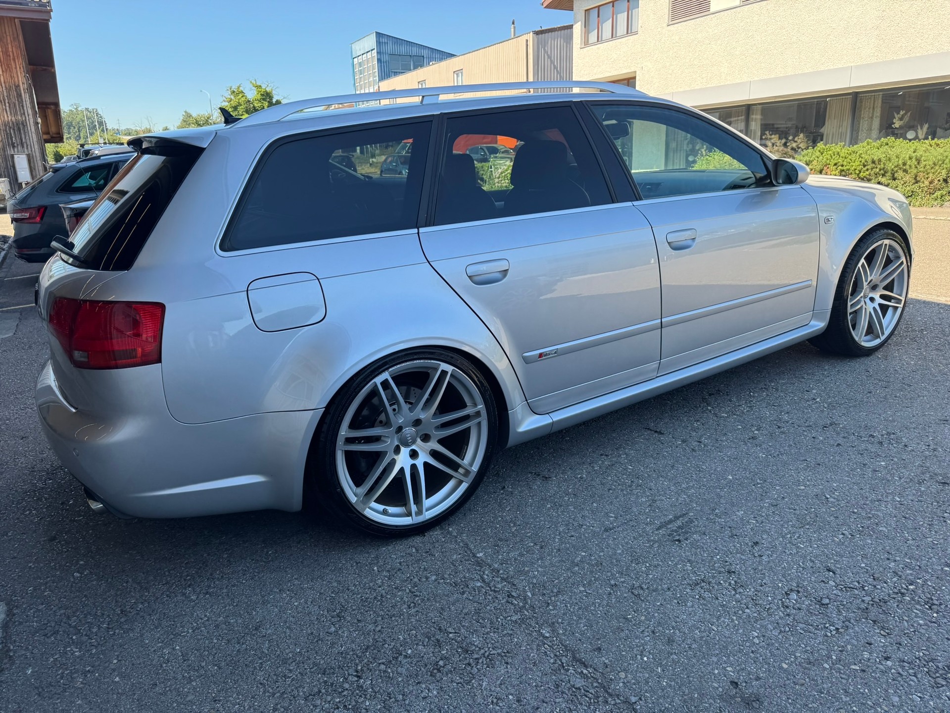 AUDI RS4 Avant 4.2 V8 quattro-image-2