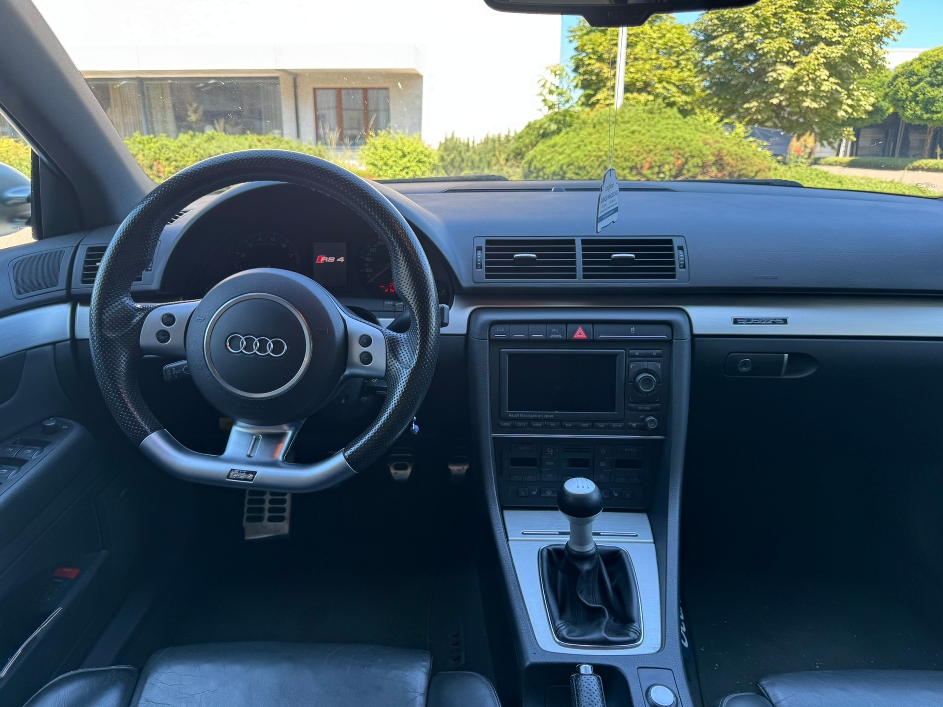 AUDI RS4 Avant 4.2 V8 quattro-image-6