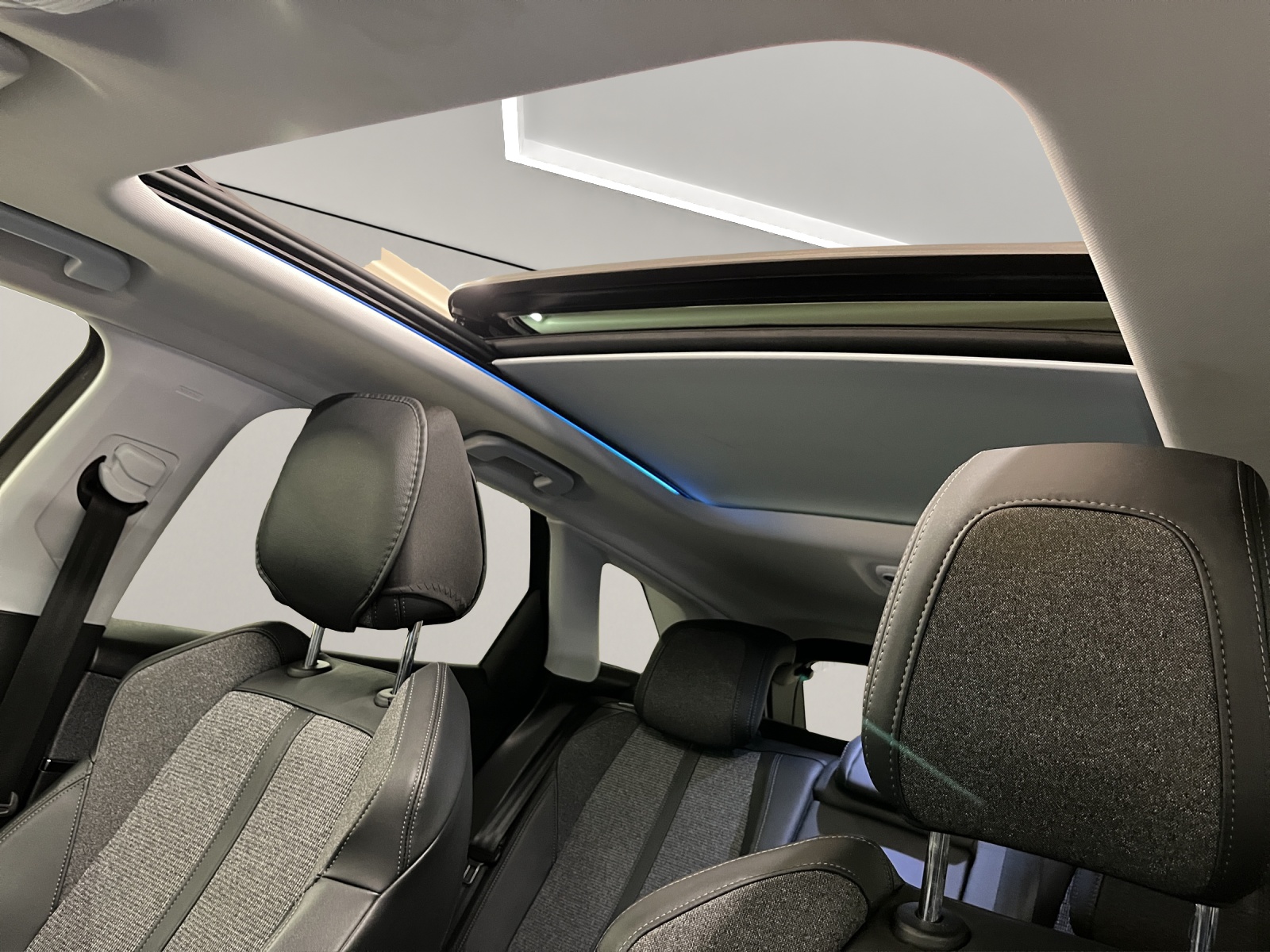 PEUGEOT 3008 1.2 PureTech Allure-image-12