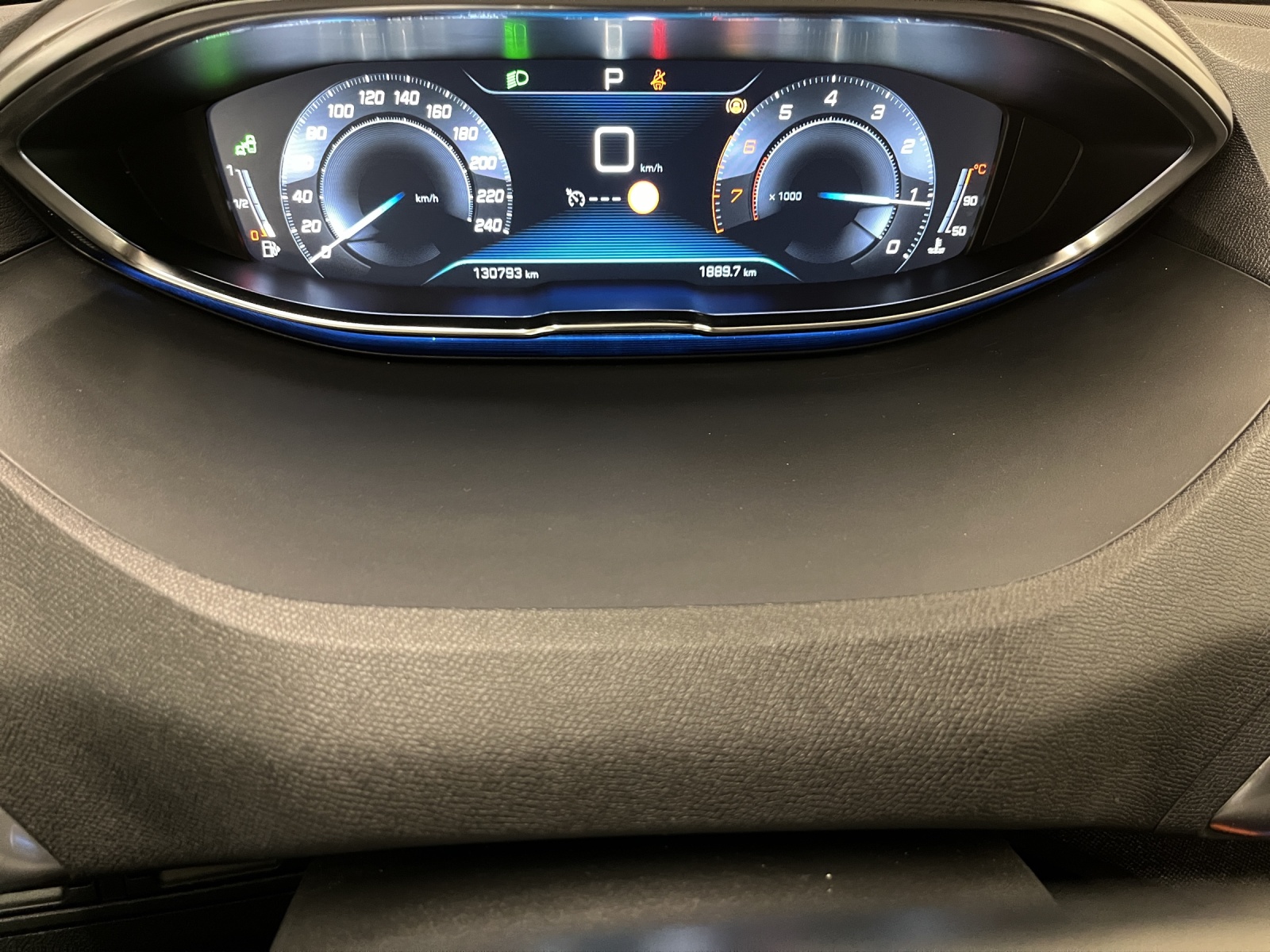 PEUGEOT 3008 1.2 PureTech Allure-image-7