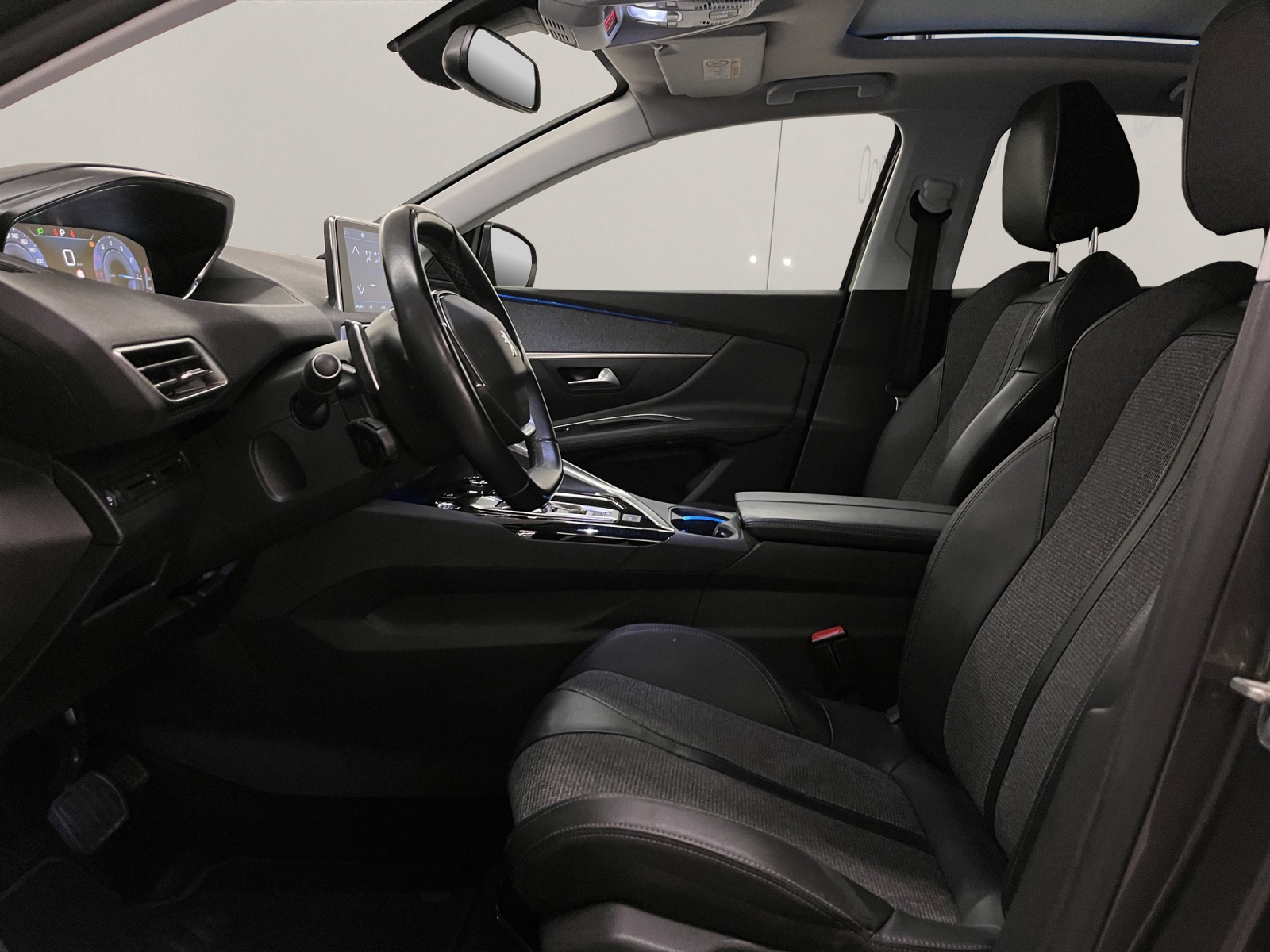 PEUGEOT 3008 1.2 PureTech Allure-image-4