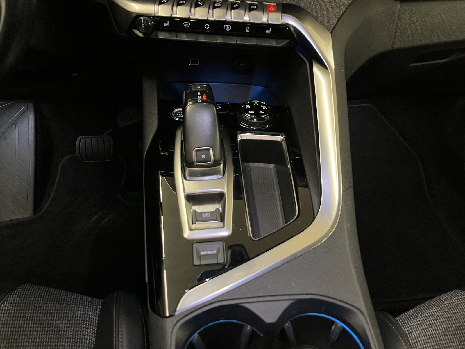 PEUGEOT 3008 1.2 PureTech Allure-image-9