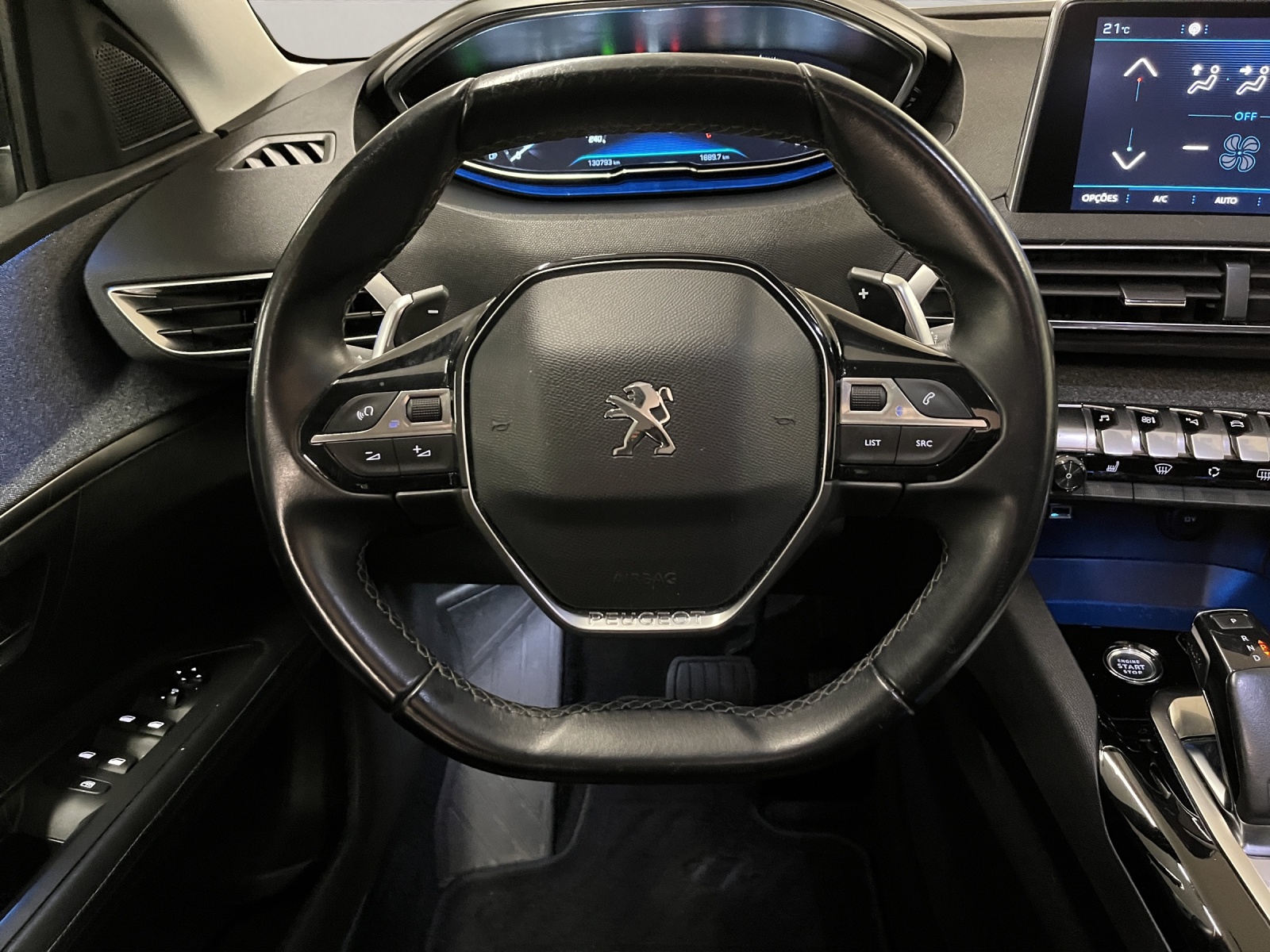 PEUGEOT 3008 1.2 PureTech Allure-image-6