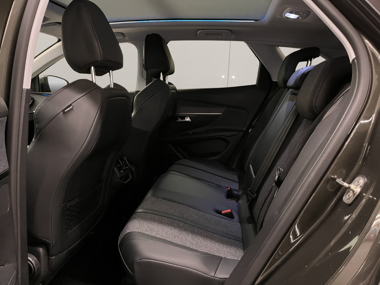 PEUGEOT 3008 1.2 PureTech Allure-image-11