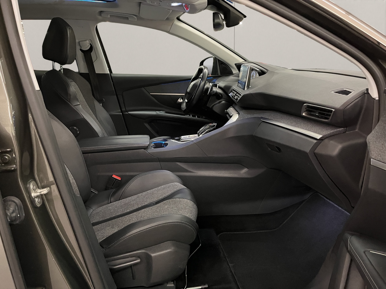 PEUGEOT 3008 1.2 PureTech Allure-image-10