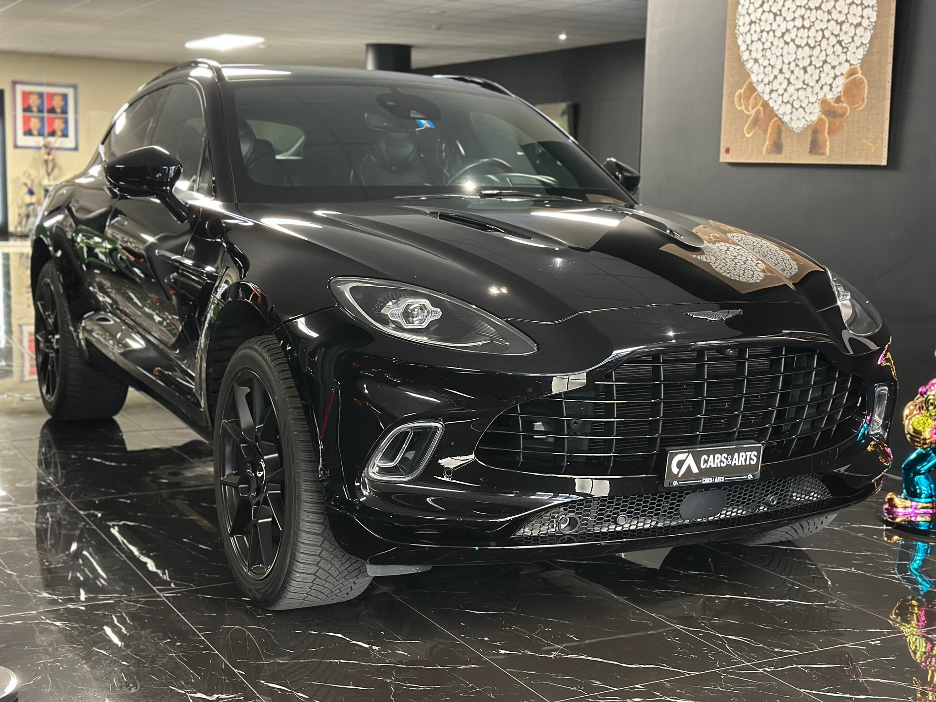 ASTON MARTIN DBX 4.0 V8-image-1