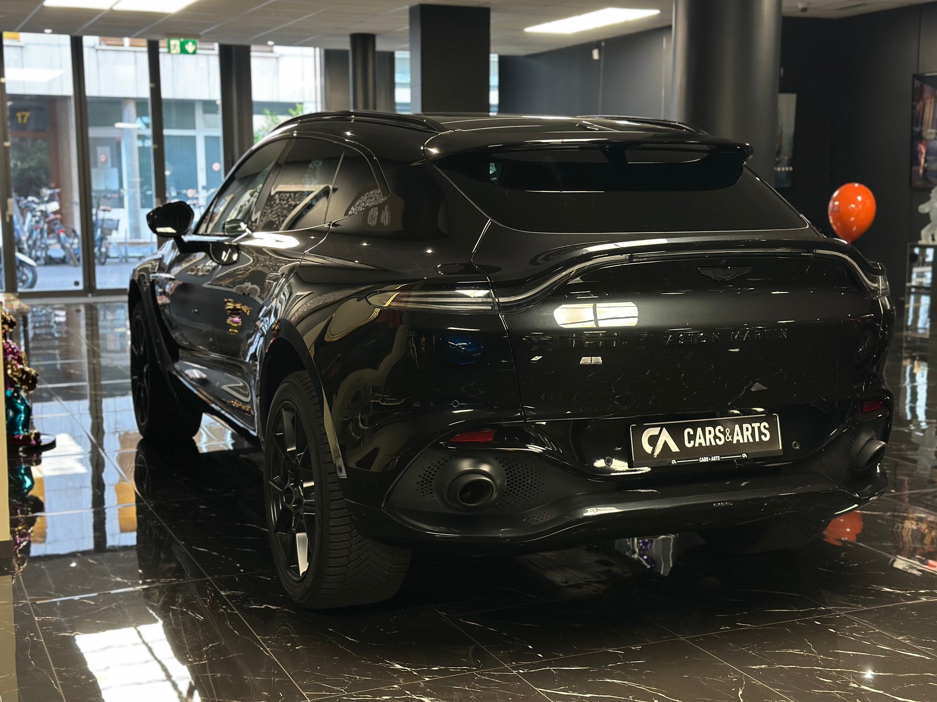 ASTON MARTIN DBX 4.0 V8-image-4