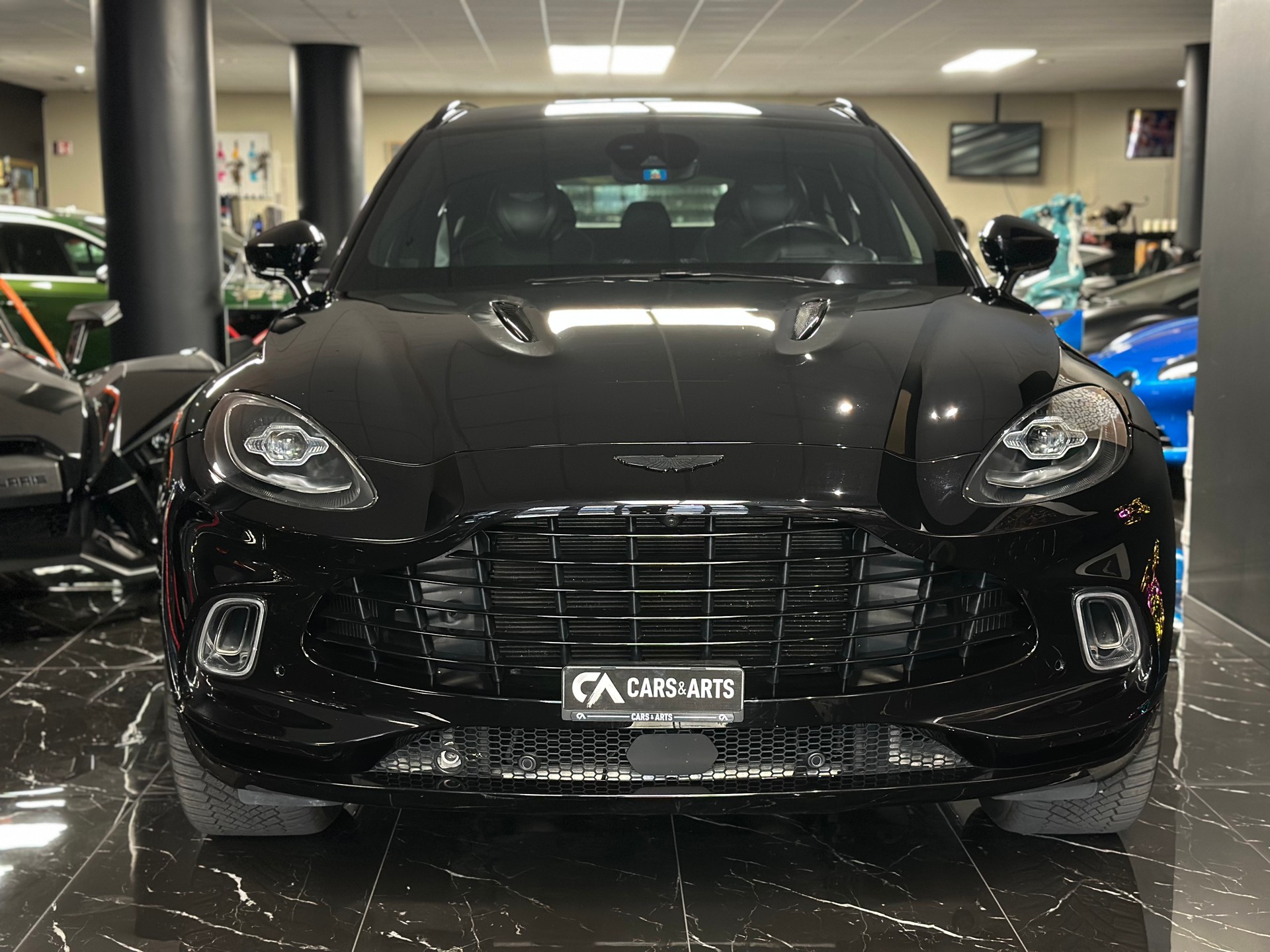 ASTON MARTIN DBX 4.0 V8-image-0
