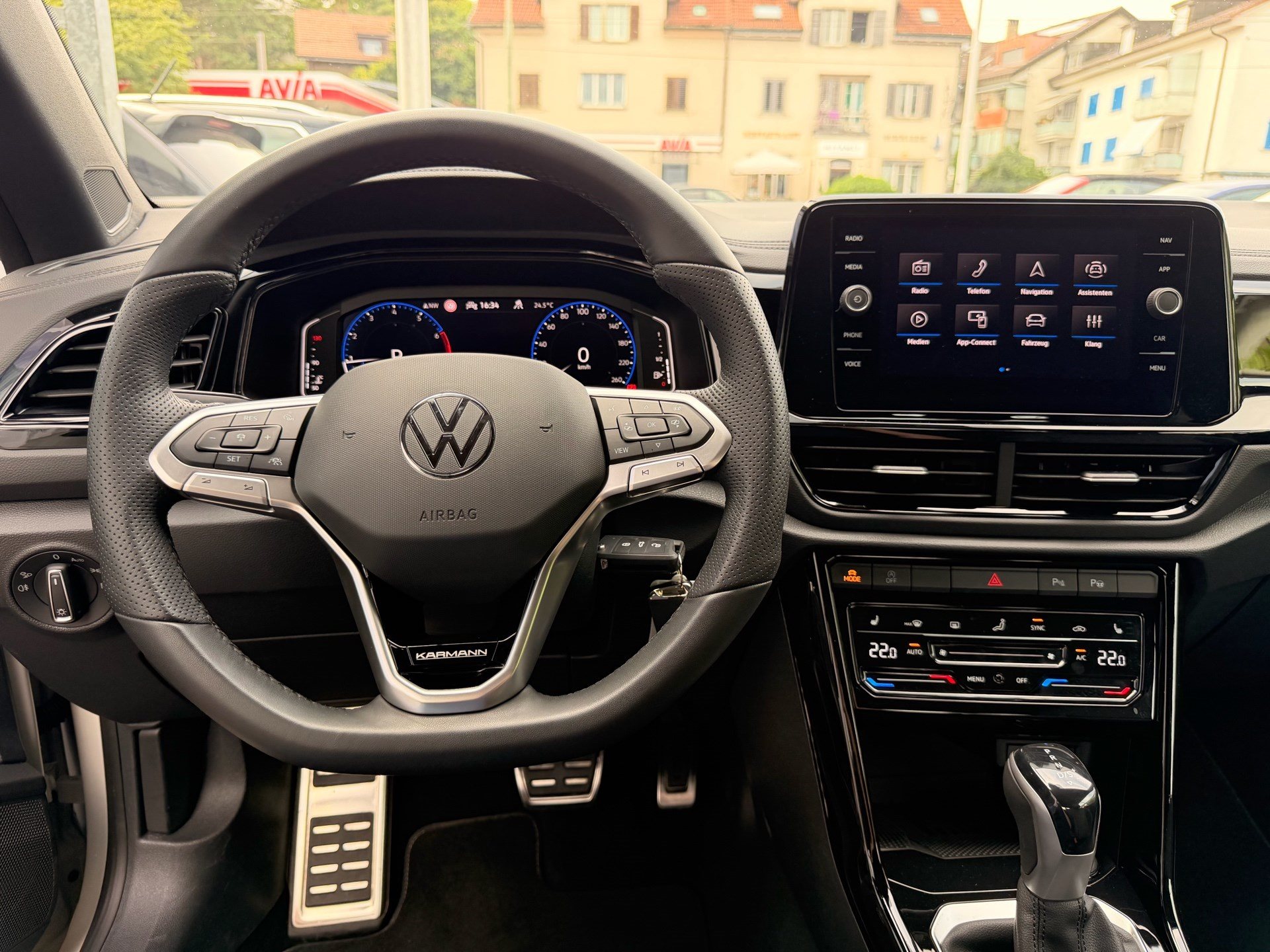 VW T-Roc CABRIOLET 1.5 TSI 150PS R-LINE *** KARMANN EDITION & 5 JAHRE VW WERKSGARANTIE ***-image-8