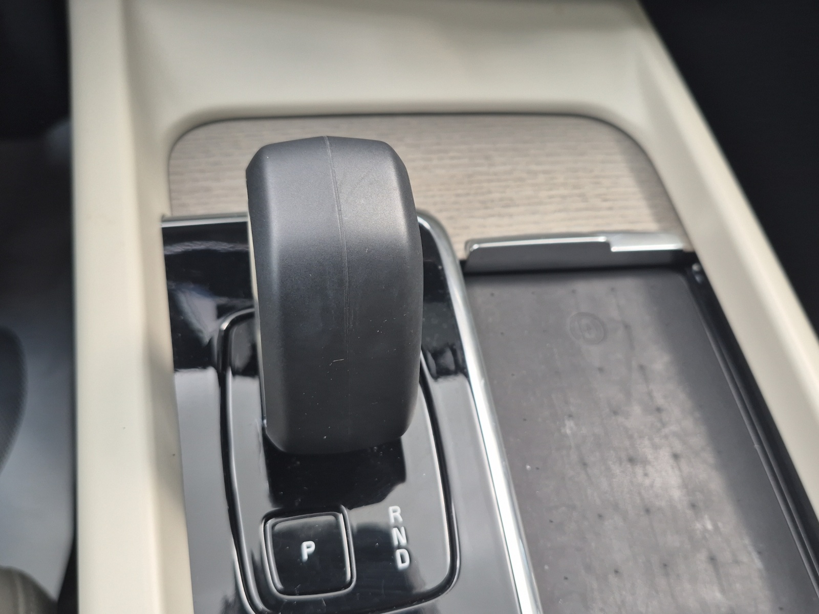 VOLVO XC60 2.0 B4 MH Plus Bright AWD-image-14