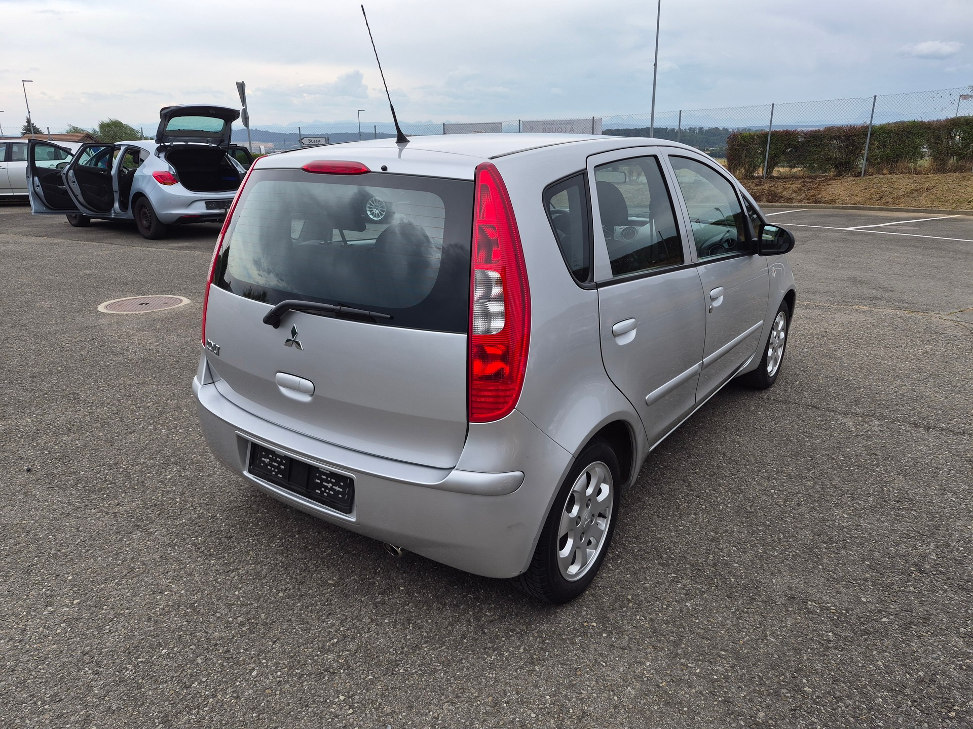 MITSUBISHI Colt 1.3 16V Invite-image-1