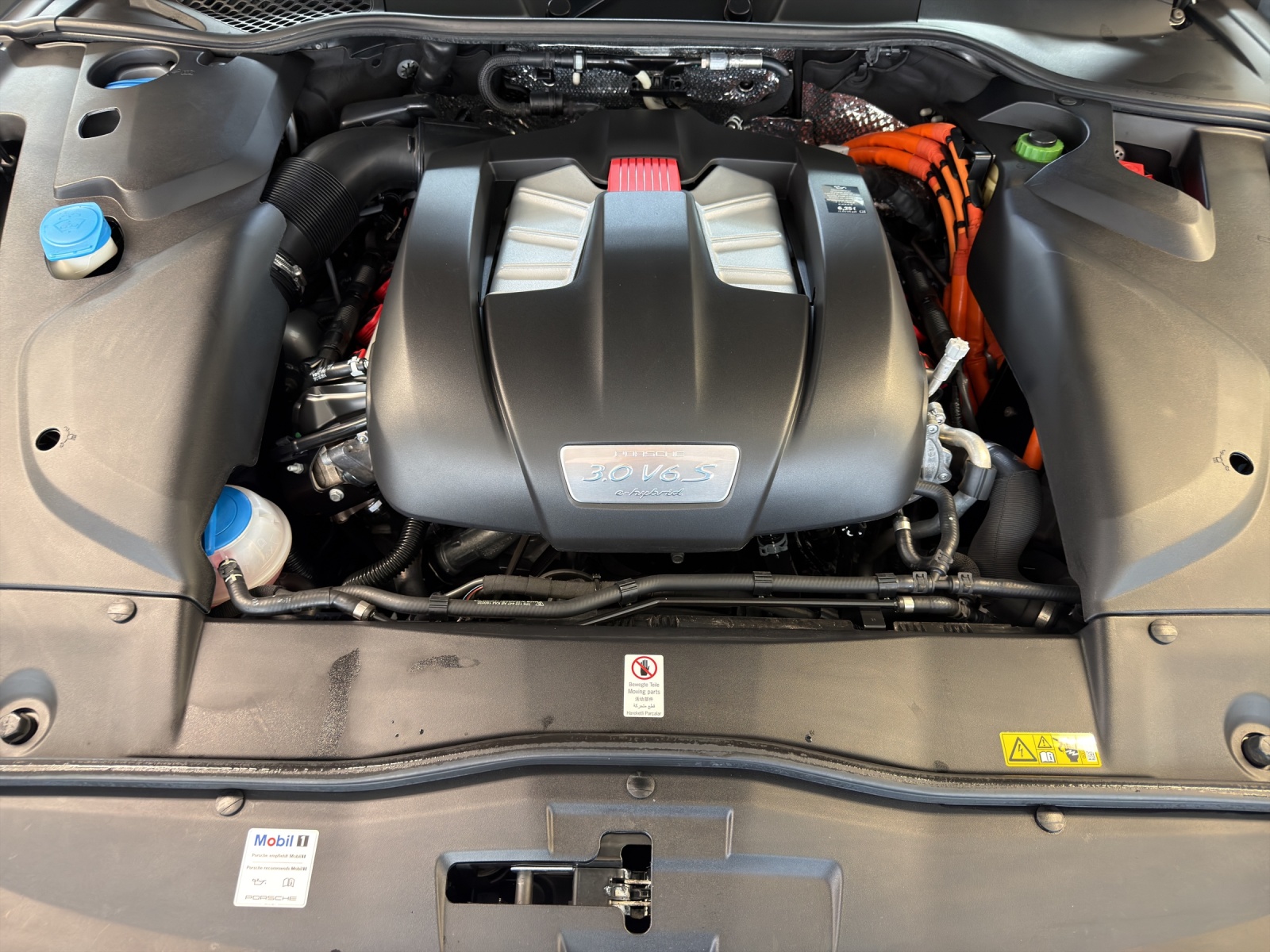 PORSCHE Cayenne S E-Hybrid Pla.Ed-image-17