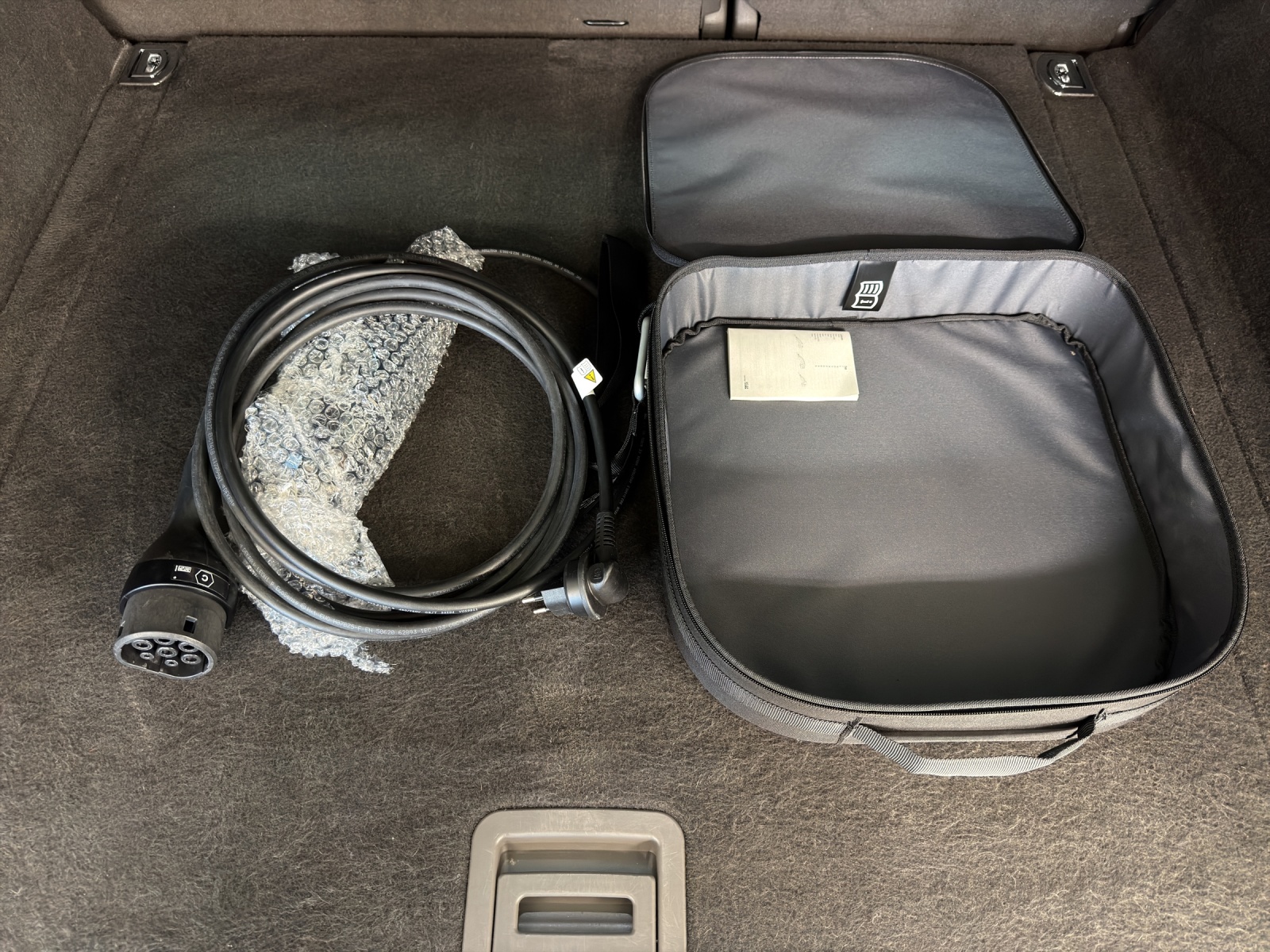 PORSCHE Cayenne S E-Hybrid Pla.Ed-image-16