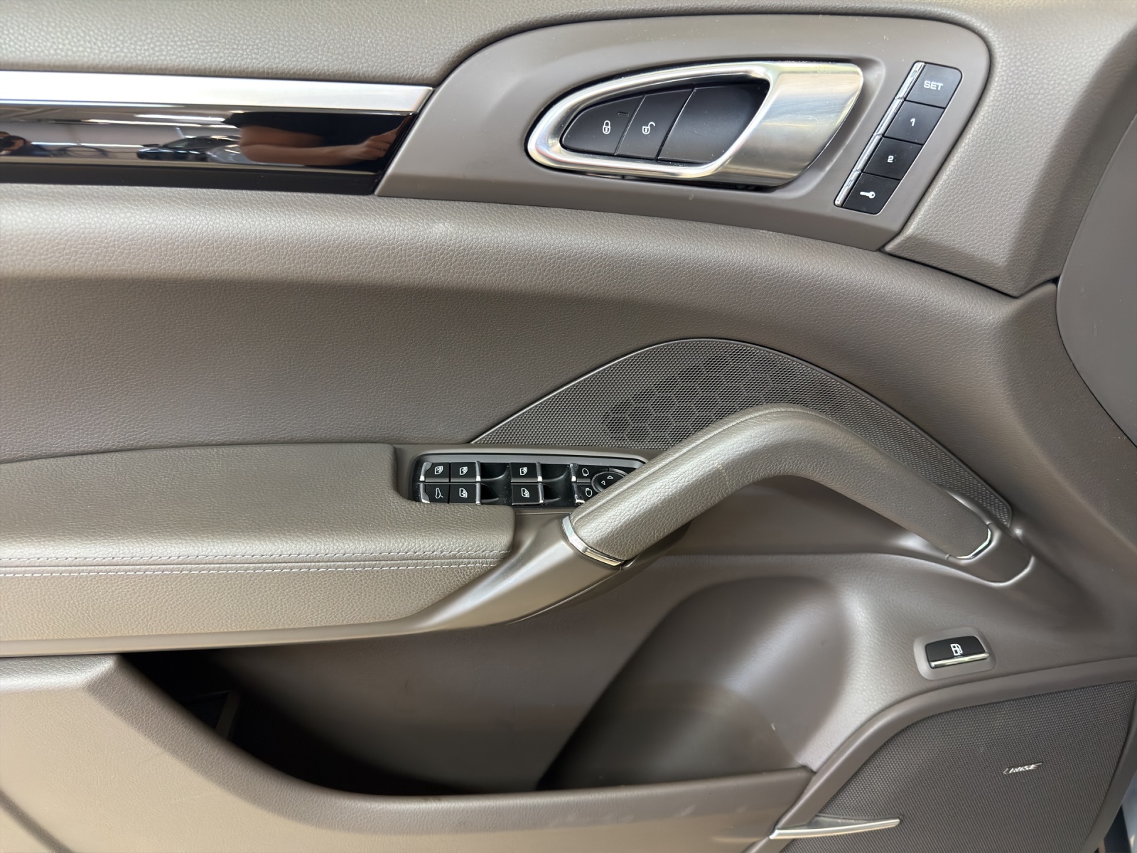 PORSCHE Cayenne S E-Hybrid Pla.Ed-image-8