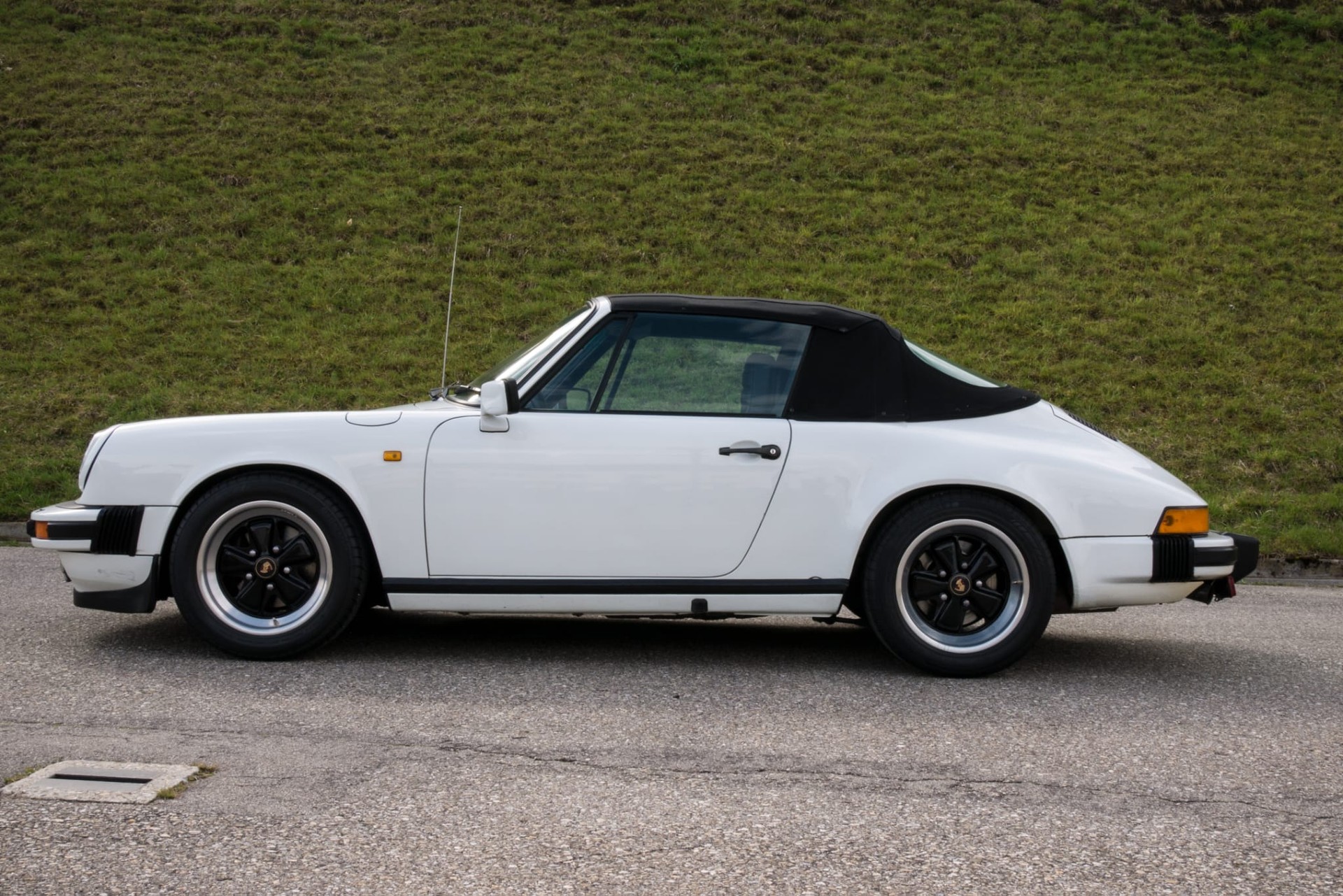 PORSCHE 3.0 SC Cabrio-image-0