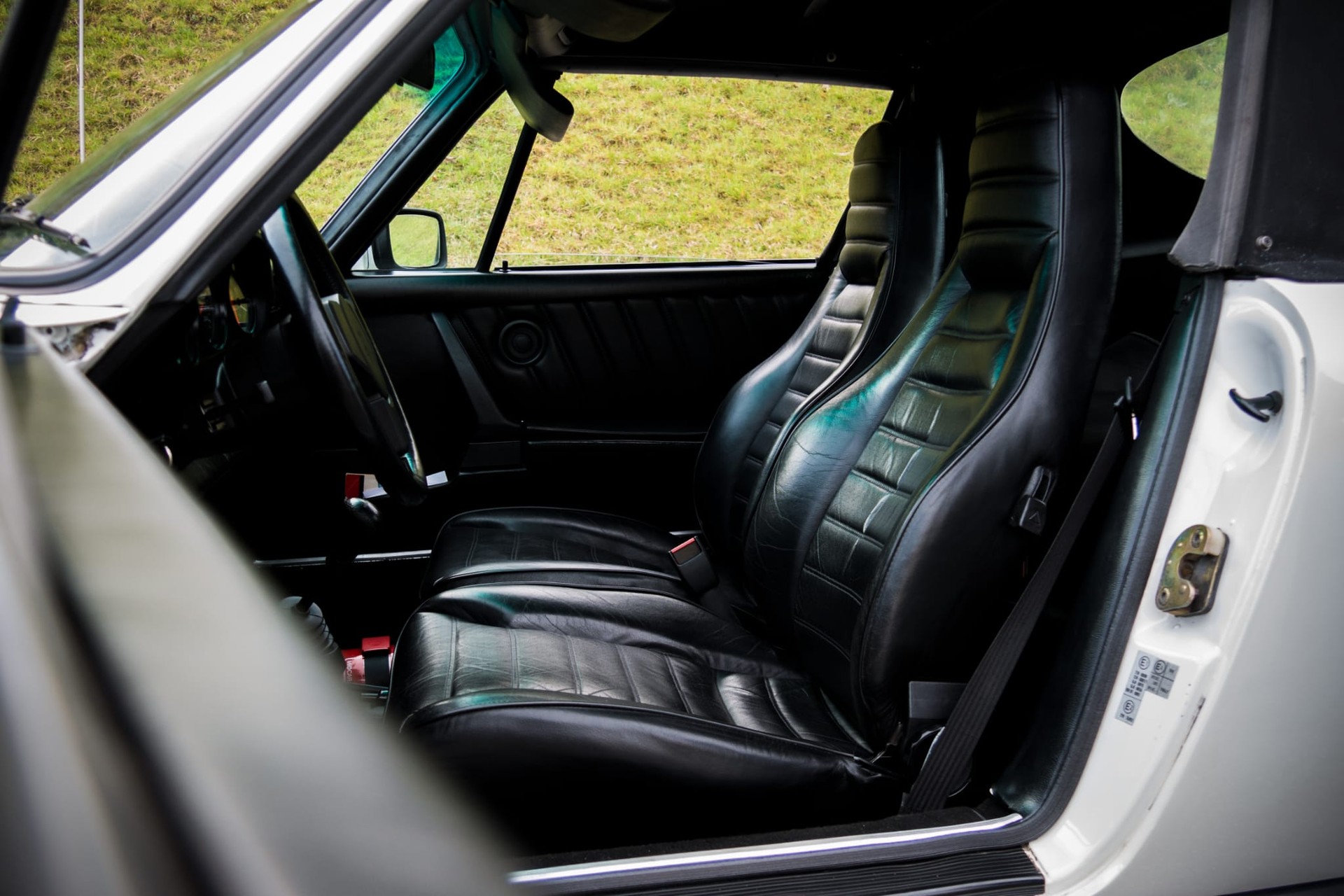 PORSCHE 3.0 SC Cabrio-image-2